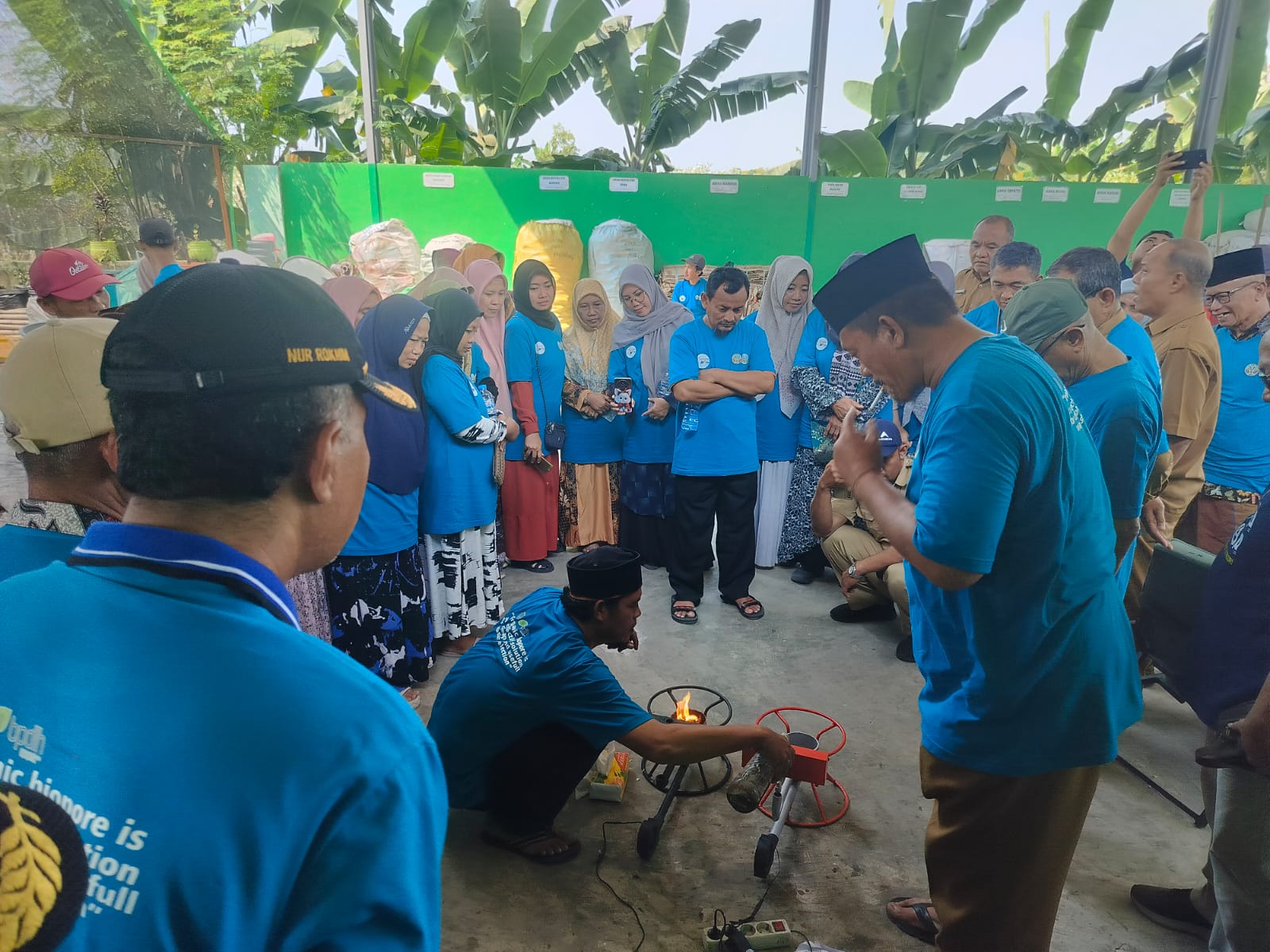 KOMPOS : Pilah sampah dari rumah untuk diolah di TPS3R menjadi produk kompos dan barang daur ulang