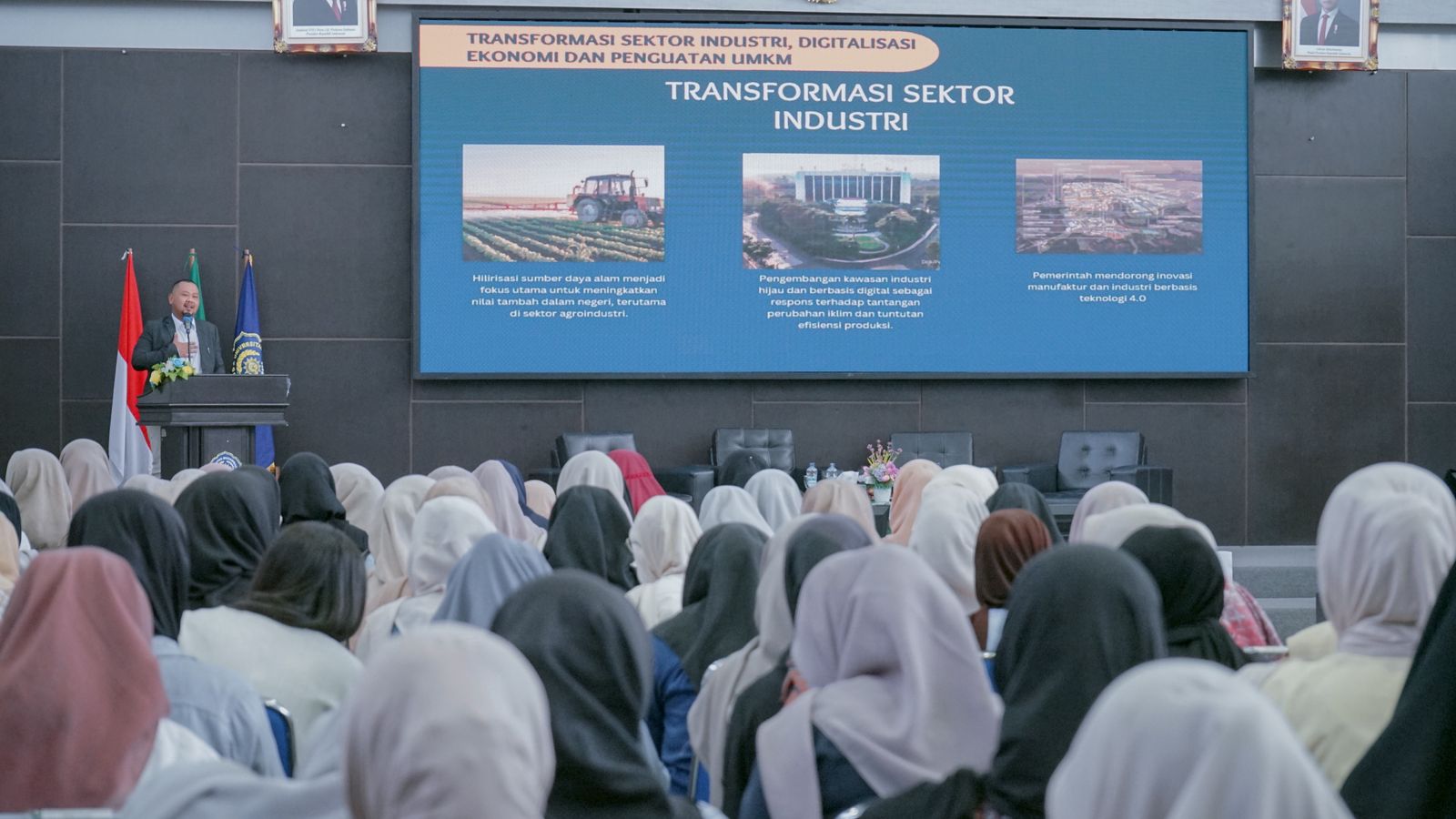 GRESIK JADI MAGHNET INVESTASI DUNIA : Bupati Fandi Akhmad Yani di SNEKBIS 2025 UMG mengajak para Gen Z untuk terus upgrade diri dan skill.