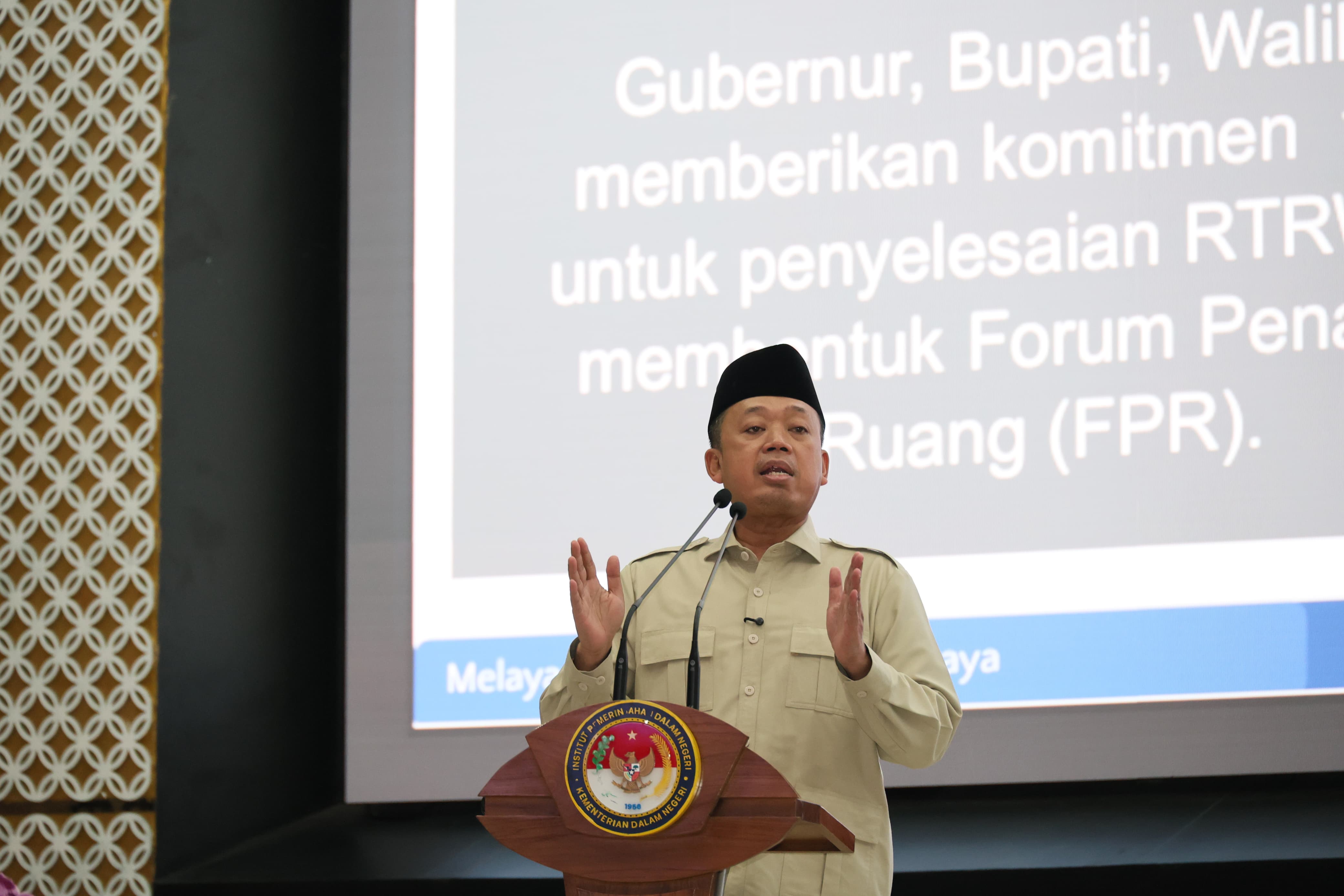 Menteri ATR/BPN, Nusron Wahid menegaskan keberhasilan Reforma Agraria sangat ditentukan oleh kepemimpinan Pemerintah di Daerah.