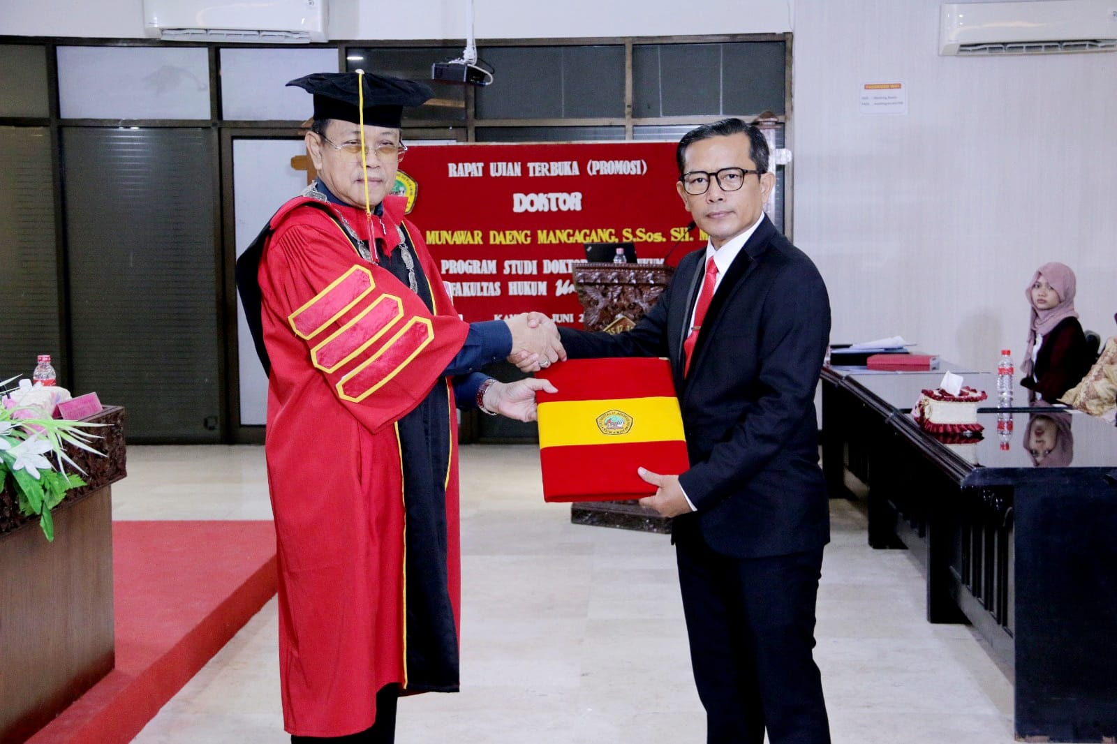 Kisah inspiratif datang dari Abdi Munawar Daeng, seorang pria gigih yang membuktikan bahwa