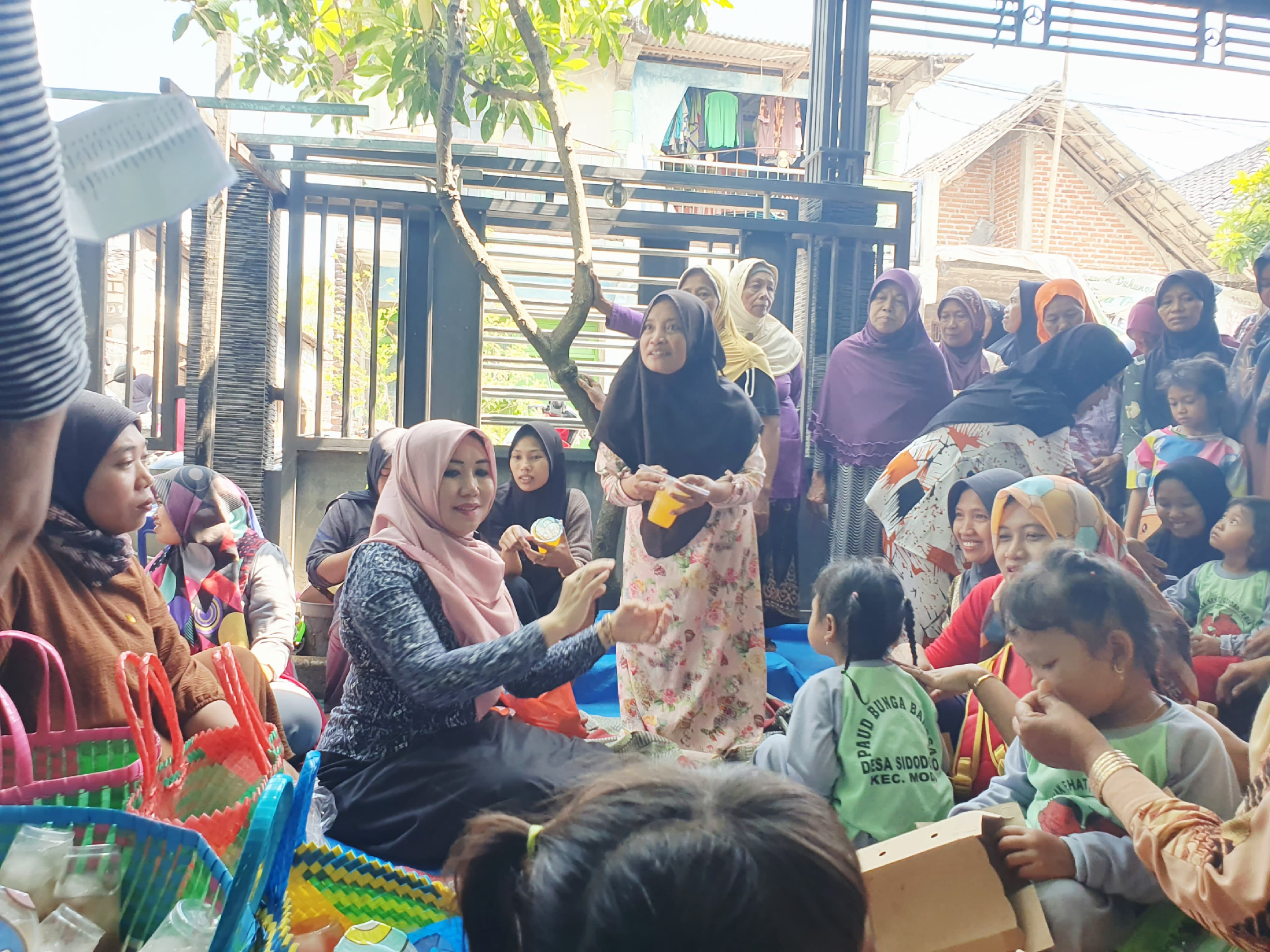 Lia Istifhama dekat dengan anak-anak