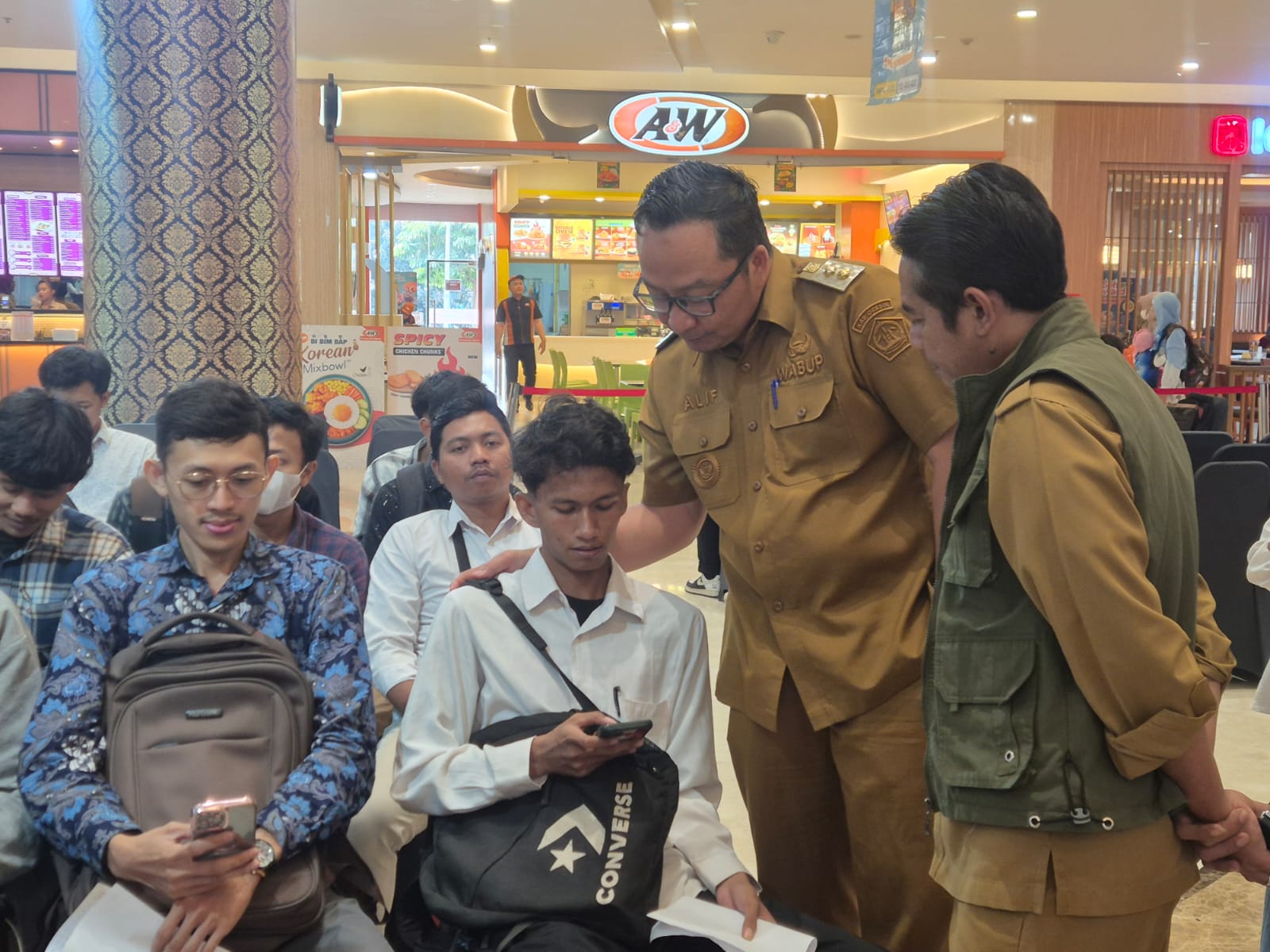 BANTU WARGA: Pemerintah Kabupaten (Pemkab) Gresik, melalui Dinas Tenaga Kerja (Disnaker) Gresik, akan menggelar Job Fair 2025 pada 2 hingga 3 Juli 2025.