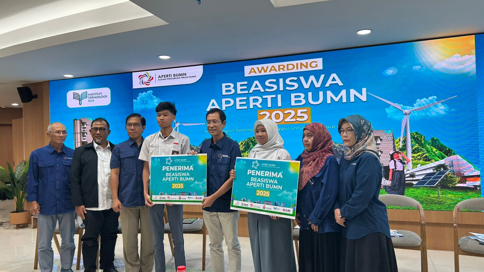 KESEMPATAN EMAS : APERTI BUMN umumkan 301 penerima Beasiswa APERTI BUMN 2025. Terpilih dari 12.707 pendaftar, jumlah penerima beasiswa unggulan ini meningkat dari tahun sebelumnya.