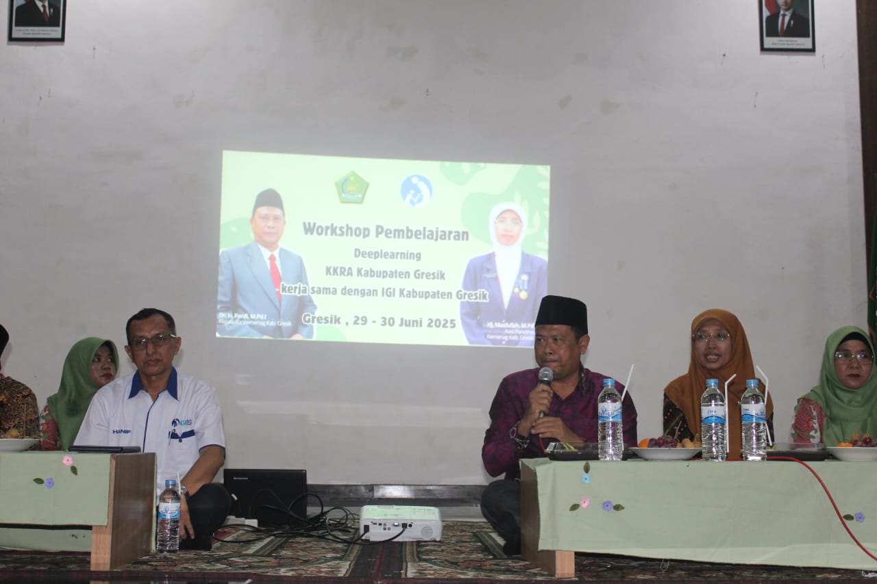 Kepala Kemenag Gresik Pardi memberikan apresiasi terhadap guru RA yang mandiri dan terus mengembangkan pengetahuannya.