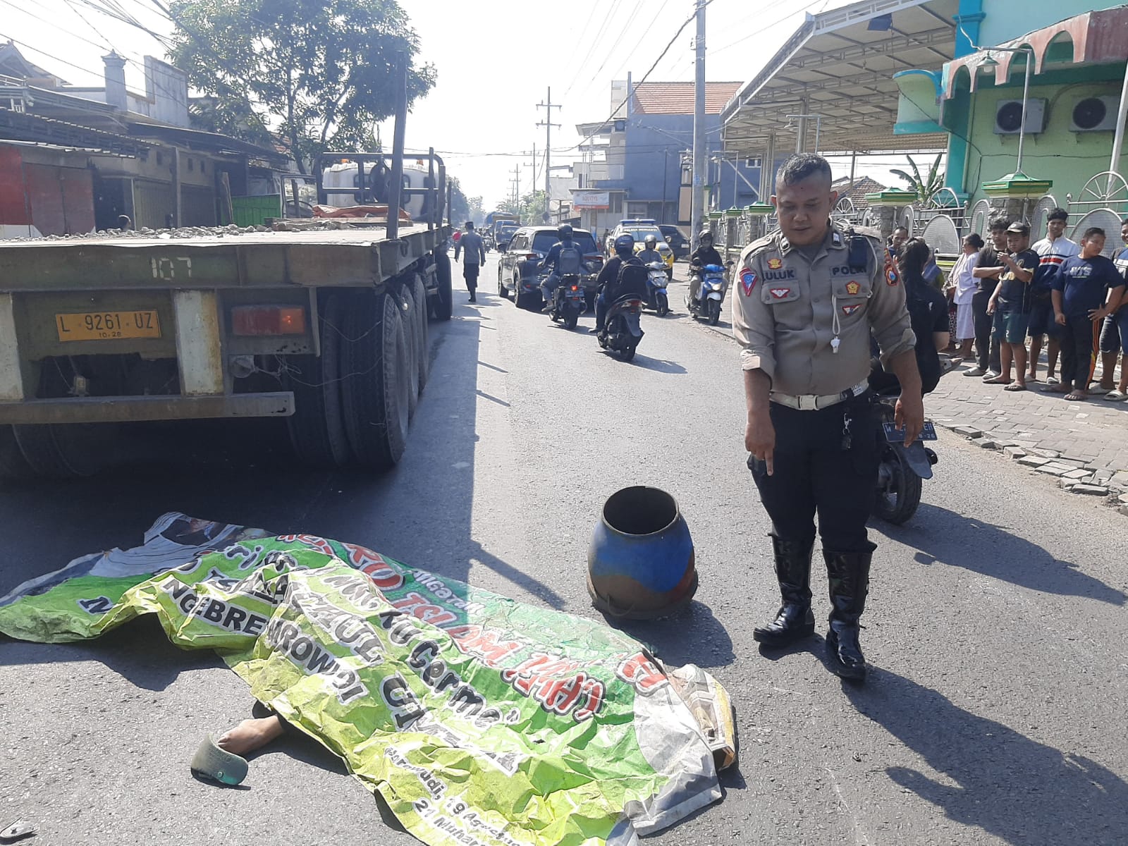 Kecelakaan Maut di Menganti Gresik, Pemotor Tewas Terlindas Truk saat Hendak Menyalip