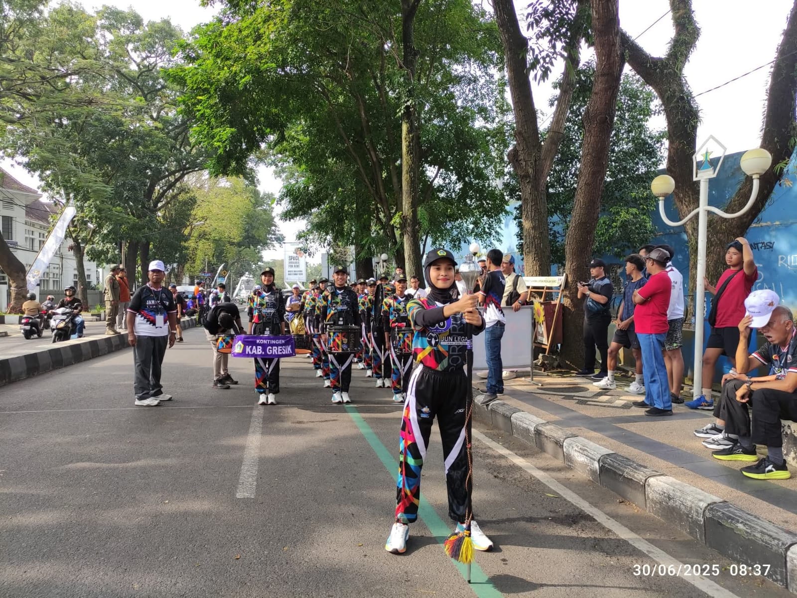 Borong Tujuh Emas, Drumband Gresik Raih Juara Umum Porprov IX Jatim 2025
