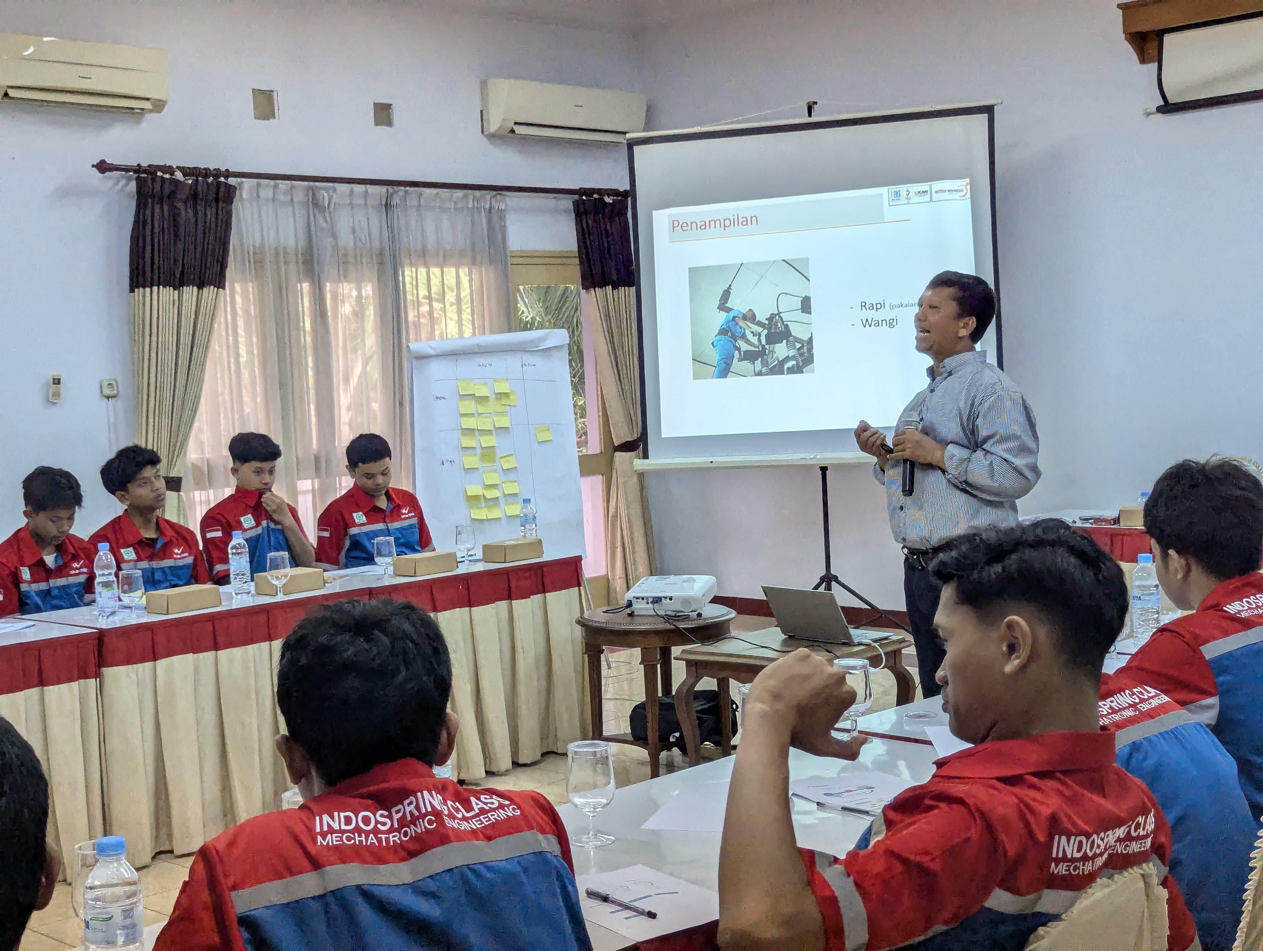 Kegiatan Pembelajaran Kelas Industri Indospring di SMK Semen Gresik