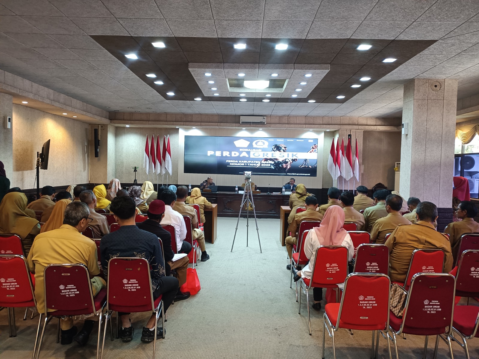 BELA WARGA MISKIN:  Sosialisasi menghadirkan dua narasumber, yaitu Andi Fajar Yulianto, Direktur LBH Fajar Trilaksana, dan Zainal Arifin, pendiri Yayasan Jaka Samudra.
