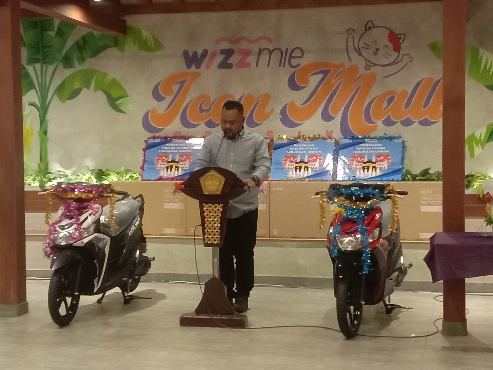 KOMITMEN: Bupati Gresik Fandi Akhmad Yani komitmen untuk meningkatkan PAD melalui kewajiban pajak daeah oleh warga.