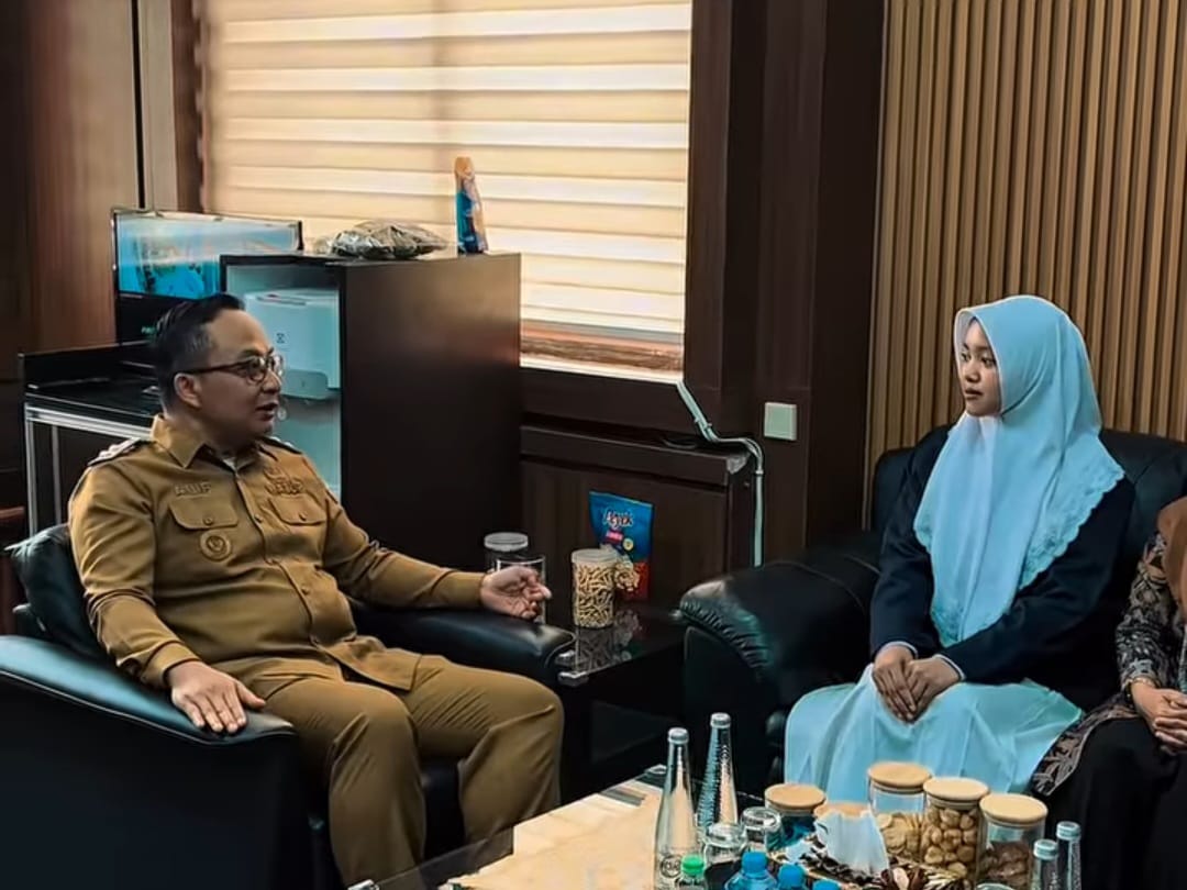 Labibah saat meminta izin daeri wakil Bupati Gresik dr Ascluhul Alif menjadi paskibraka di tingkat nasional