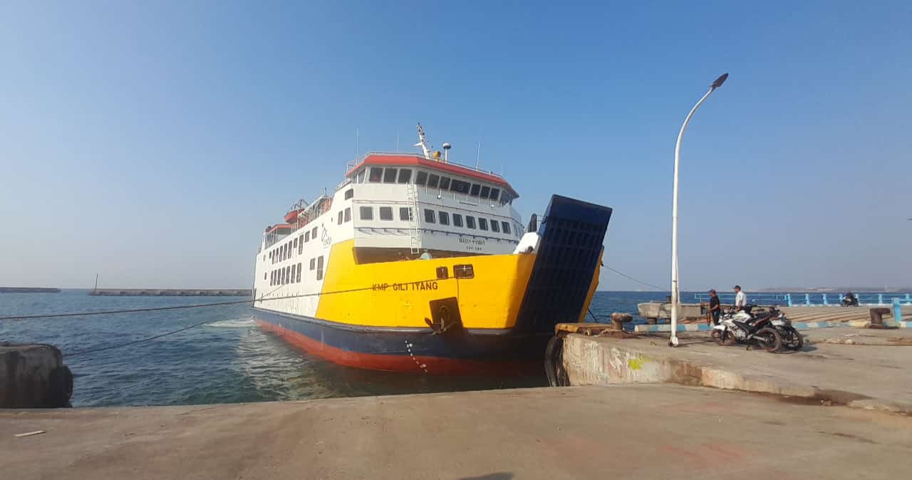 PELAYARAN: KMP Gili Iyang Docking sehingga membuat KMP Drajat Paciran siap gantikan rute pelayaran Gresik &ndash; Bawean.
