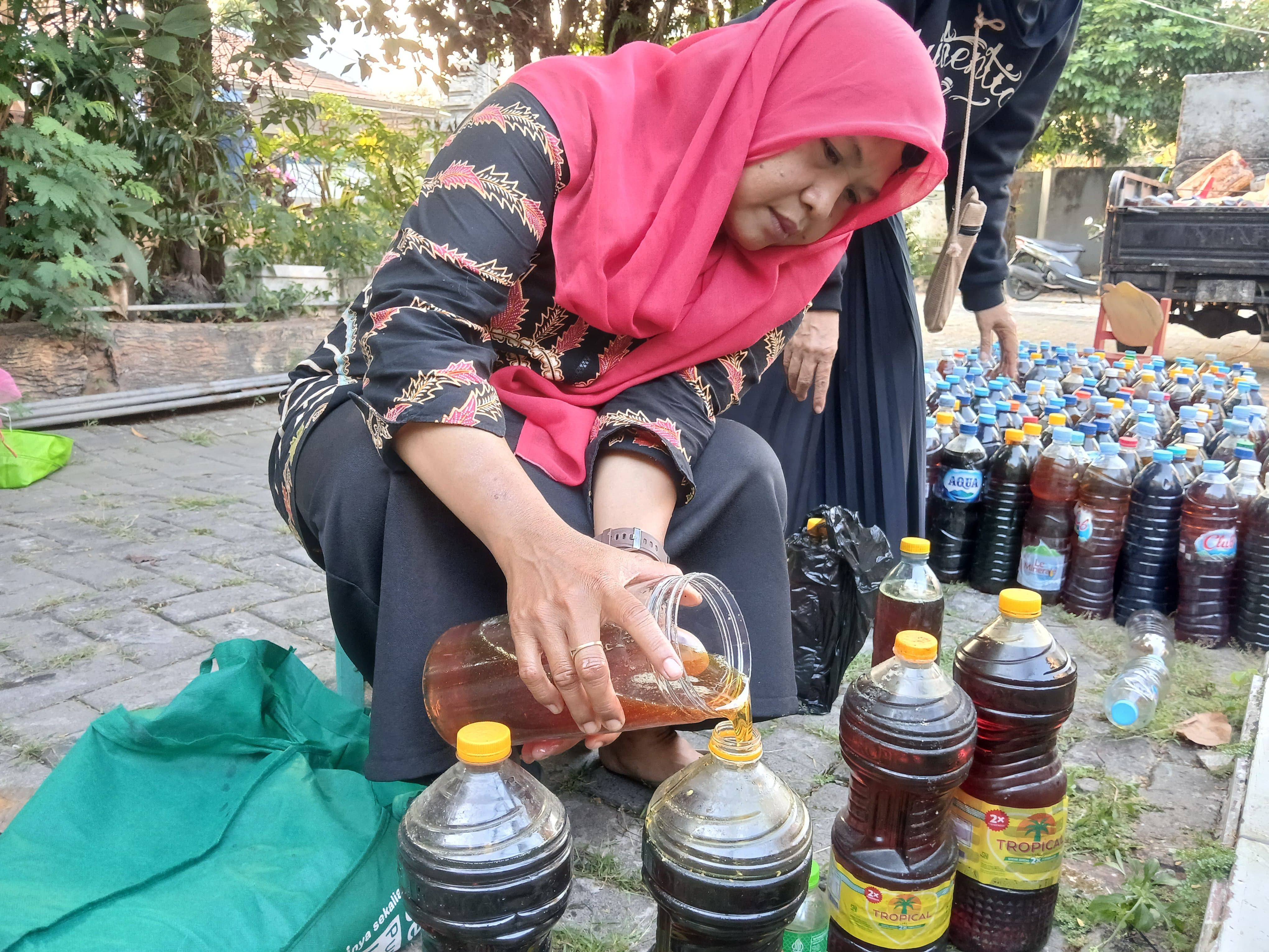 PENGELOLAHAN LIMBAH: TP PKK meluncurkan program donasi minyak jelantah agar bisa bermanfaat meski sudah menjadi limbah.