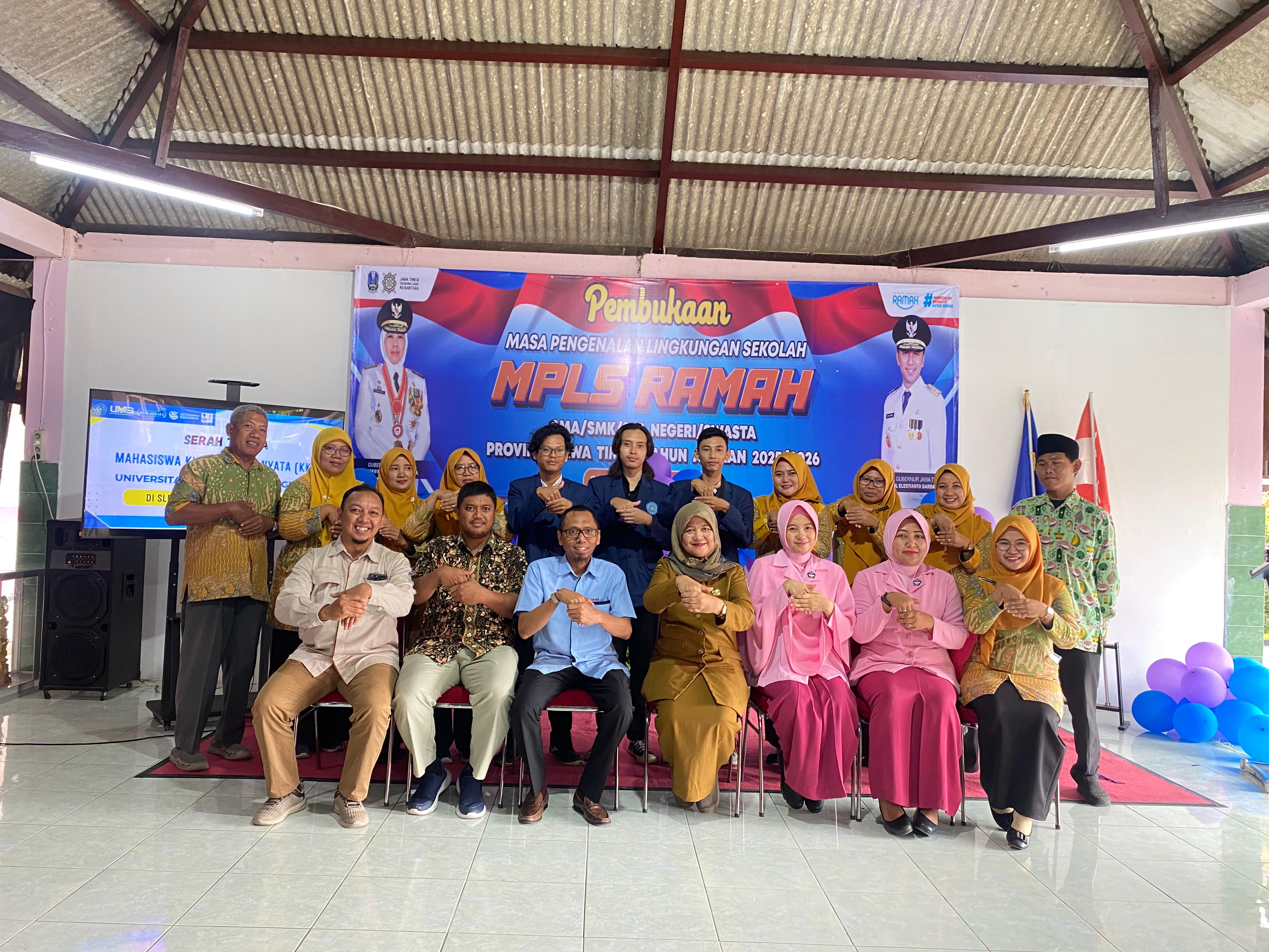 PENGABDIAN NYATA : Serah Terima Mahasiswa KKN UMG di SLB Kemala Bhayangkari 2 Gresik, dengan melibatkan mahasiswa berkebutuhan khusus M. Rizky Khoiruddin, Achmad Solichul Amri, dan Muhammad Dani Ikbar
