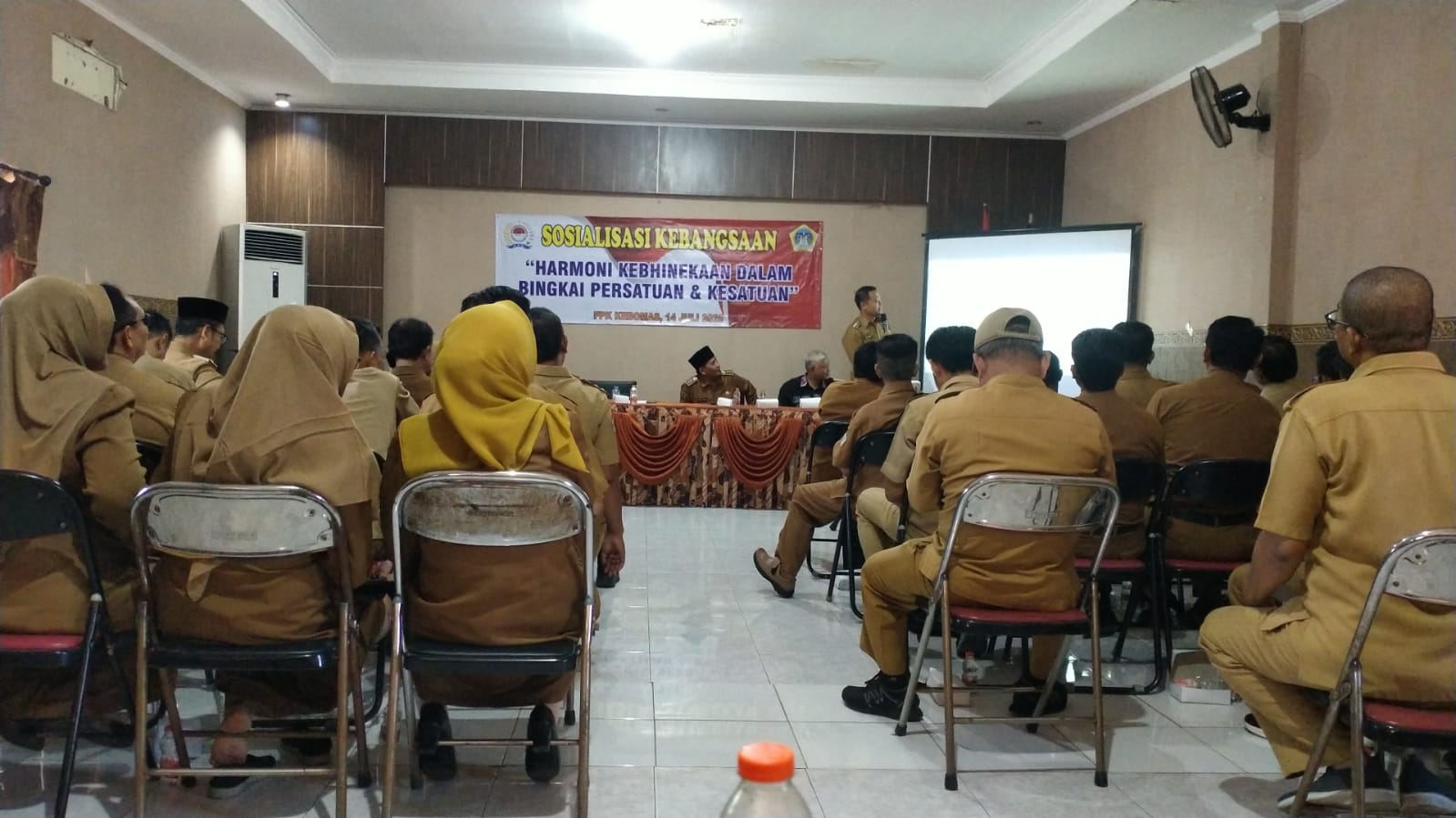 SOSIALISASI: Forum Pembauran Kebangsaan (FPK) Kabupaten Gresik terus menggencarkan sosialisasi hidup rukun dan harmonis dalam bingkai kebhinekaan di Kebomas, Selasa (15/7).
