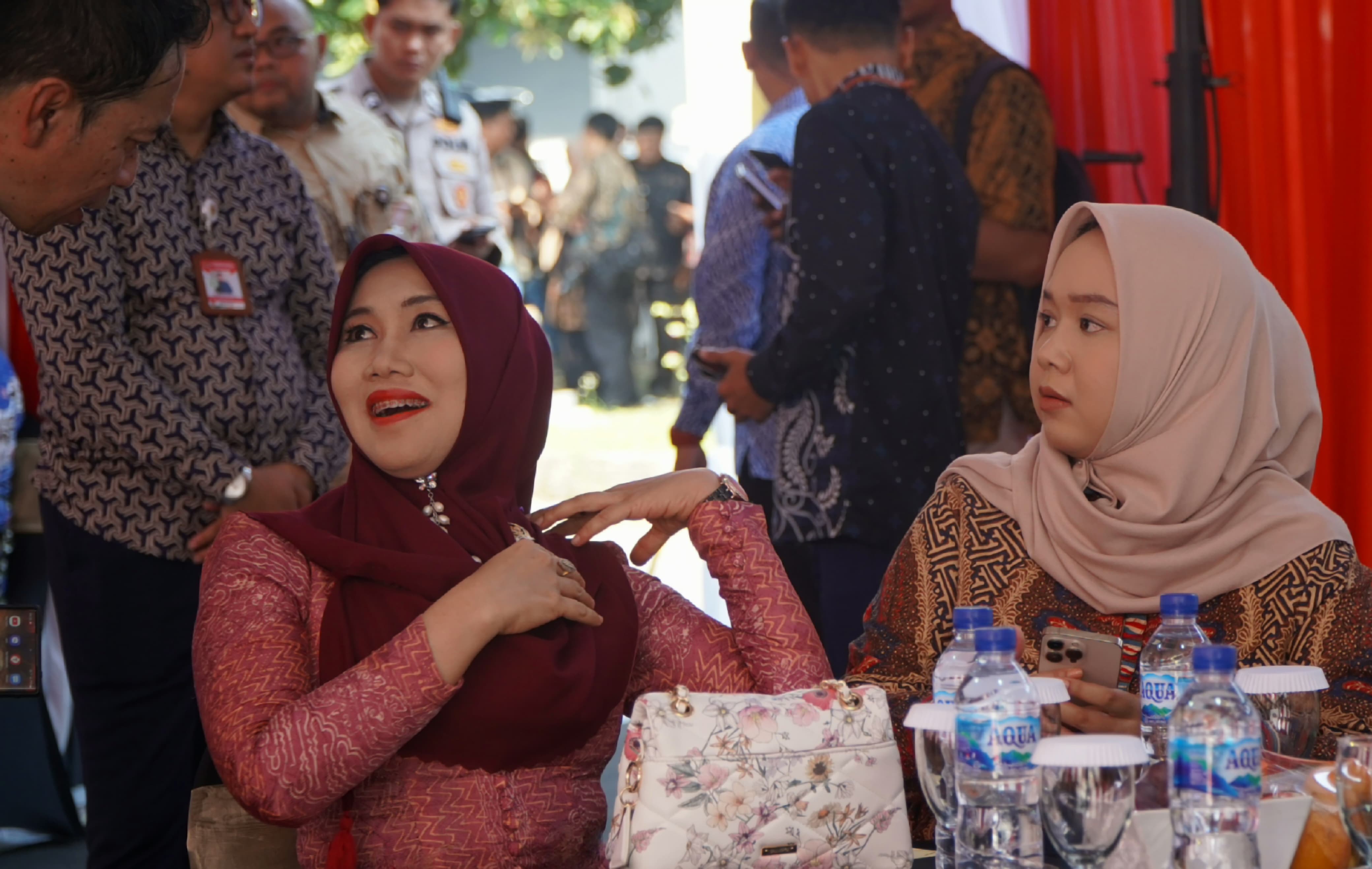 Anggota DPD RI Lia Istifhama di sela-sela kegiatan peresmian Kantor DPD RI Perwakilan Jawa Timur