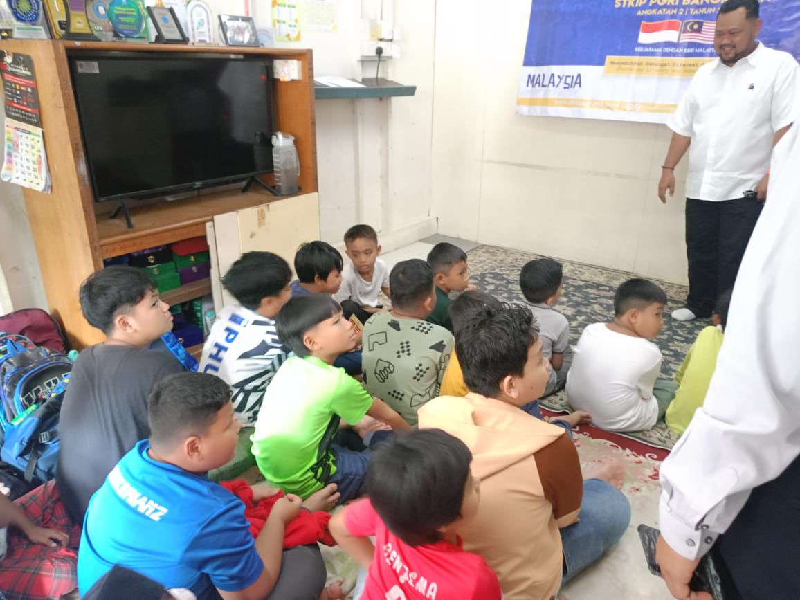 PEMULANGAN: Bupati Gresik Fandi Akhmad Yani mempercepat pemulangan anak-anak PMI yang ada di Malaysia.
