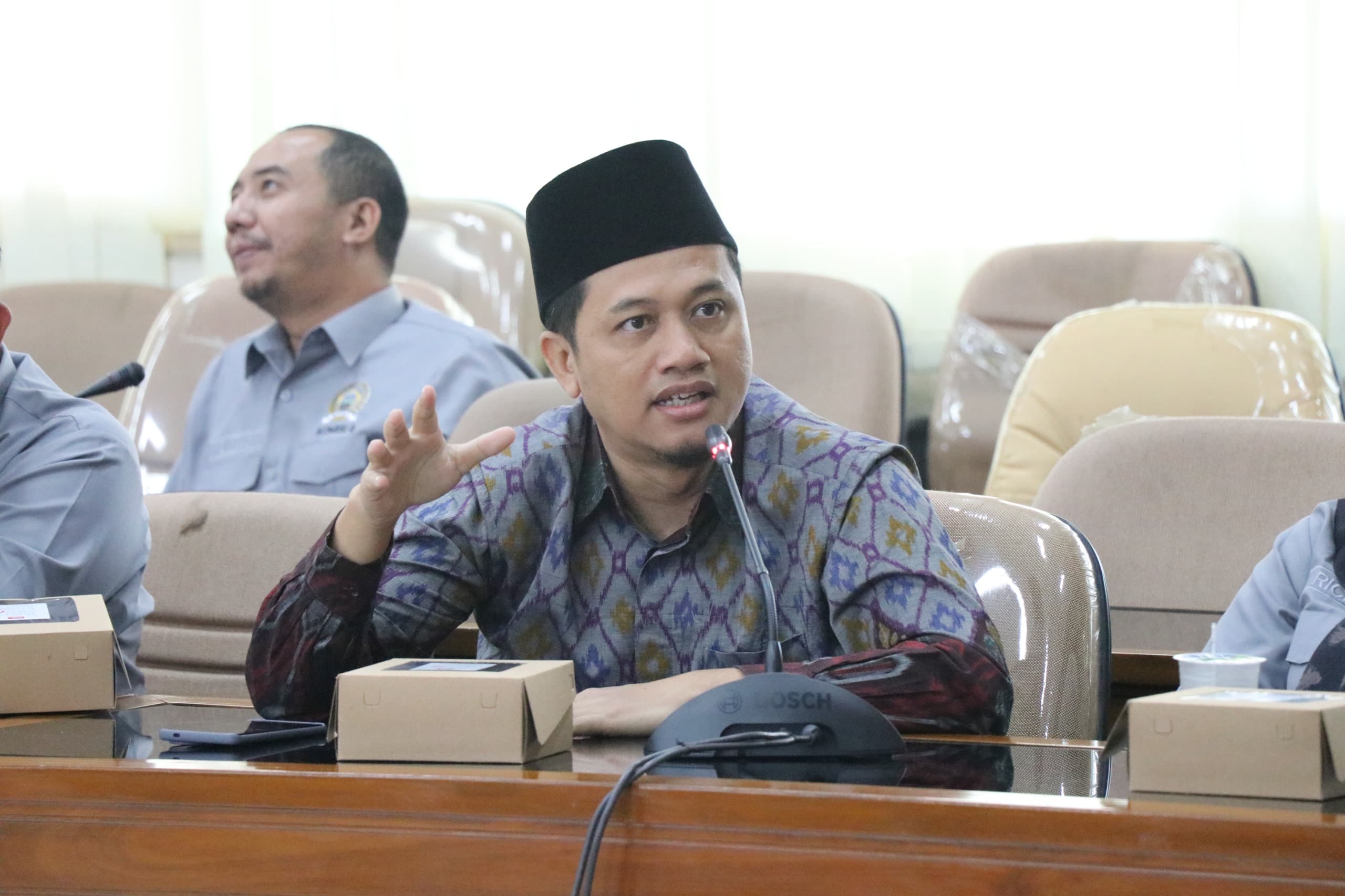 TINGKATKAN POTENSI DAERAH: Anggota Komisi II DPRD Gresik, Muhammad Kurdi mendesak partisipasi daerah dalam pengelolaan migas Ujungpangkah untuk pemulihan lingkungan.
