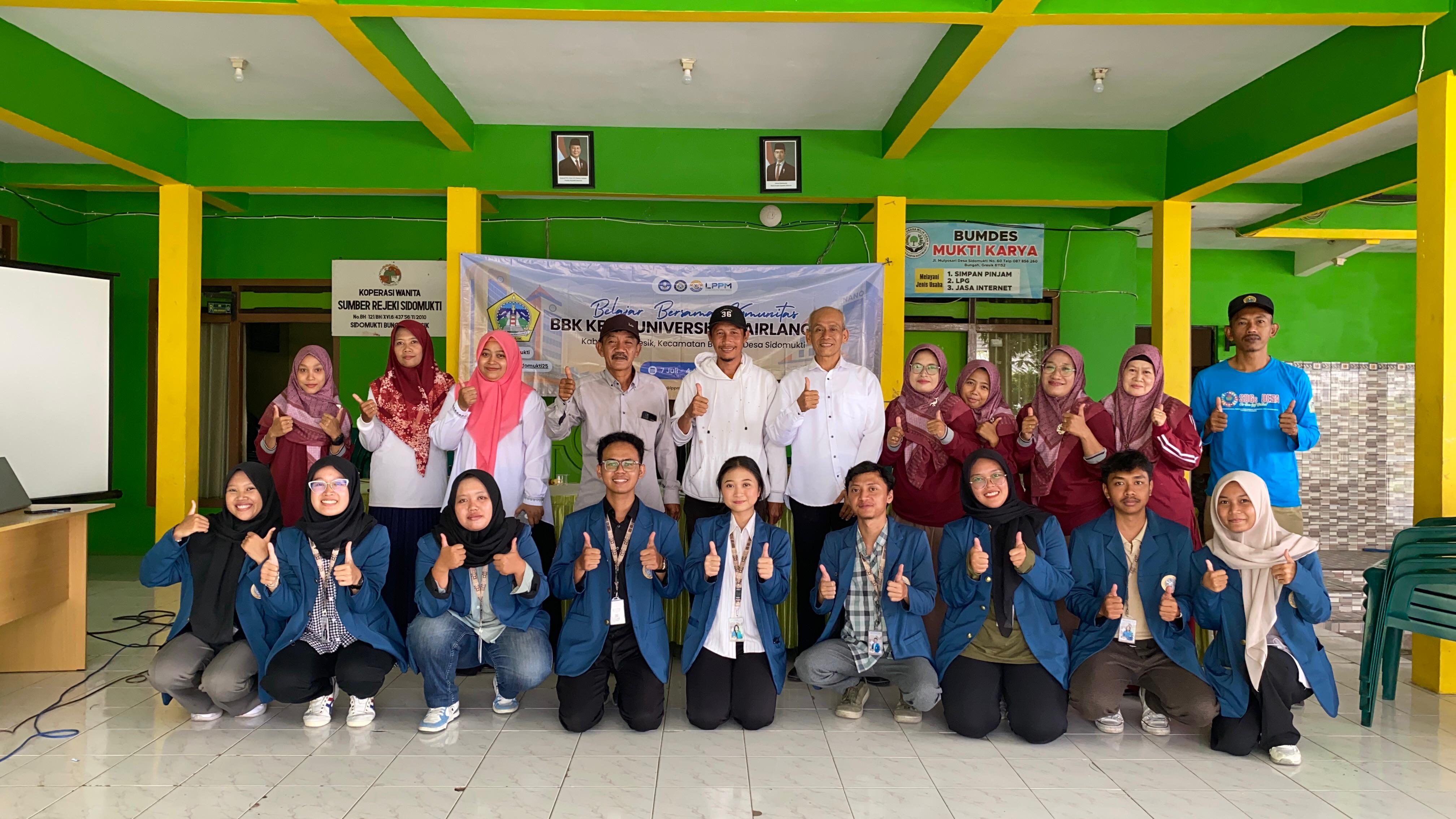 GIAT : Mahasiswa KKN Unair menggelar sosialisasi CSR kepada warga Desa Sidomukti, Bungah.