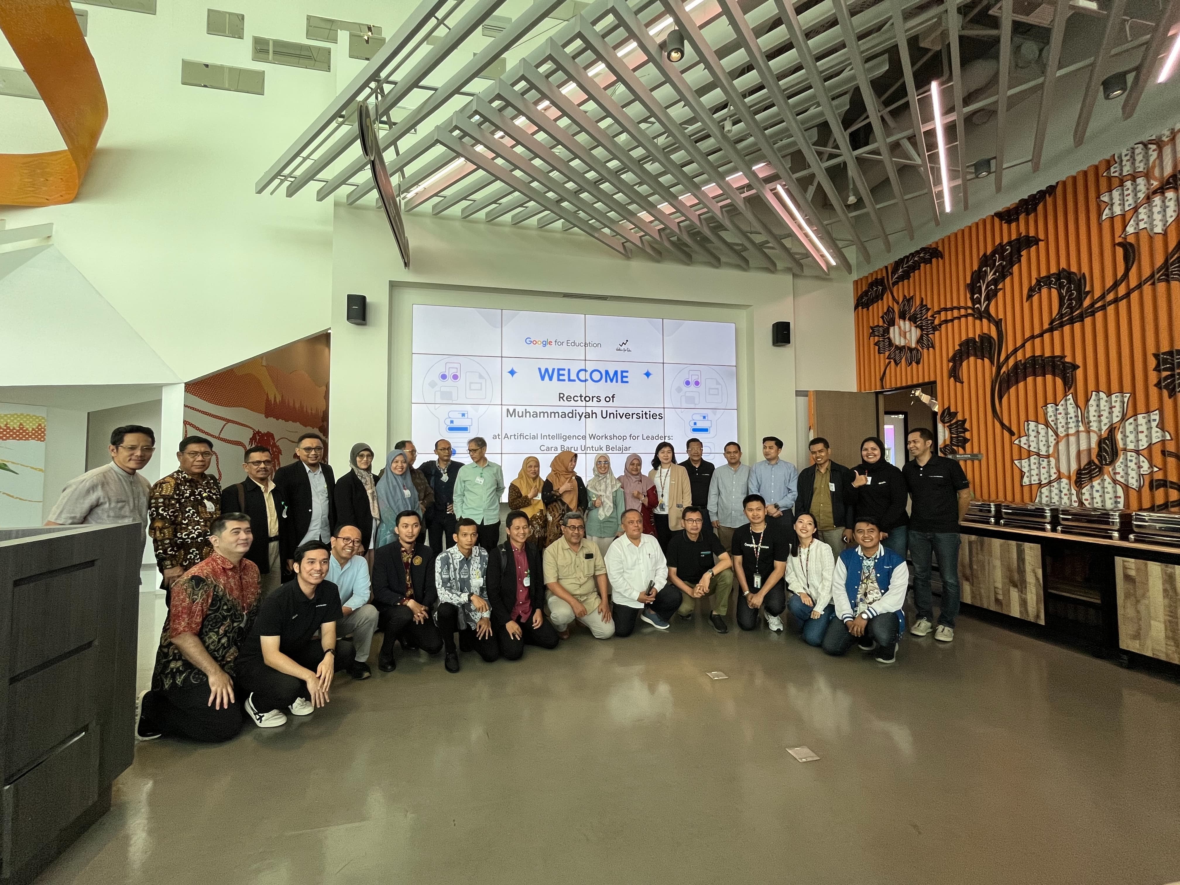 LANGKAH BESAR : Universitas Muhammadiyah Gresik bersama Google Indonesia berkolaborasi untuk menghadirkan transformasi digital dalam pembelajaran. Siap mencetak lulusan berdaya saing di era modern.