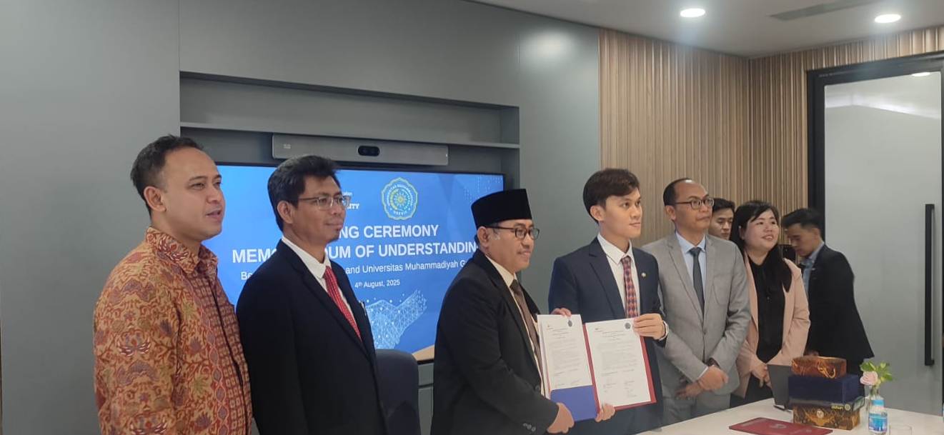 UNGGUL DAN BERDAYA SAING : UM Gresik resmi menjalin kerja sama internasional dengan FTP University Vietnam melalui penandatanganan MoU yang diselenggarakan di Ho Chi Minh City.
