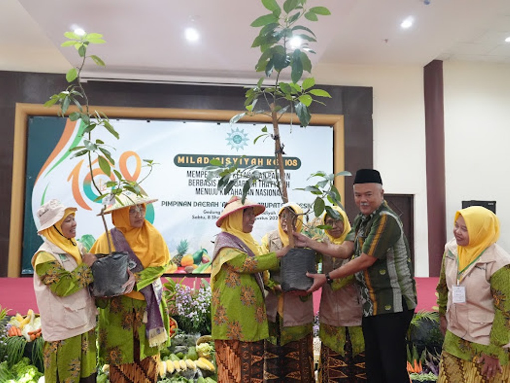 PDA Gresik menerima 40 bibit tanaman produktif dari PT Petrokimia Gresik yang diserahkan oleh Kepala Dinas Pertanian Kabupaten Gresik, Eko Anindito Putro. Bibit ini akan disalurkan kepada KWTA.