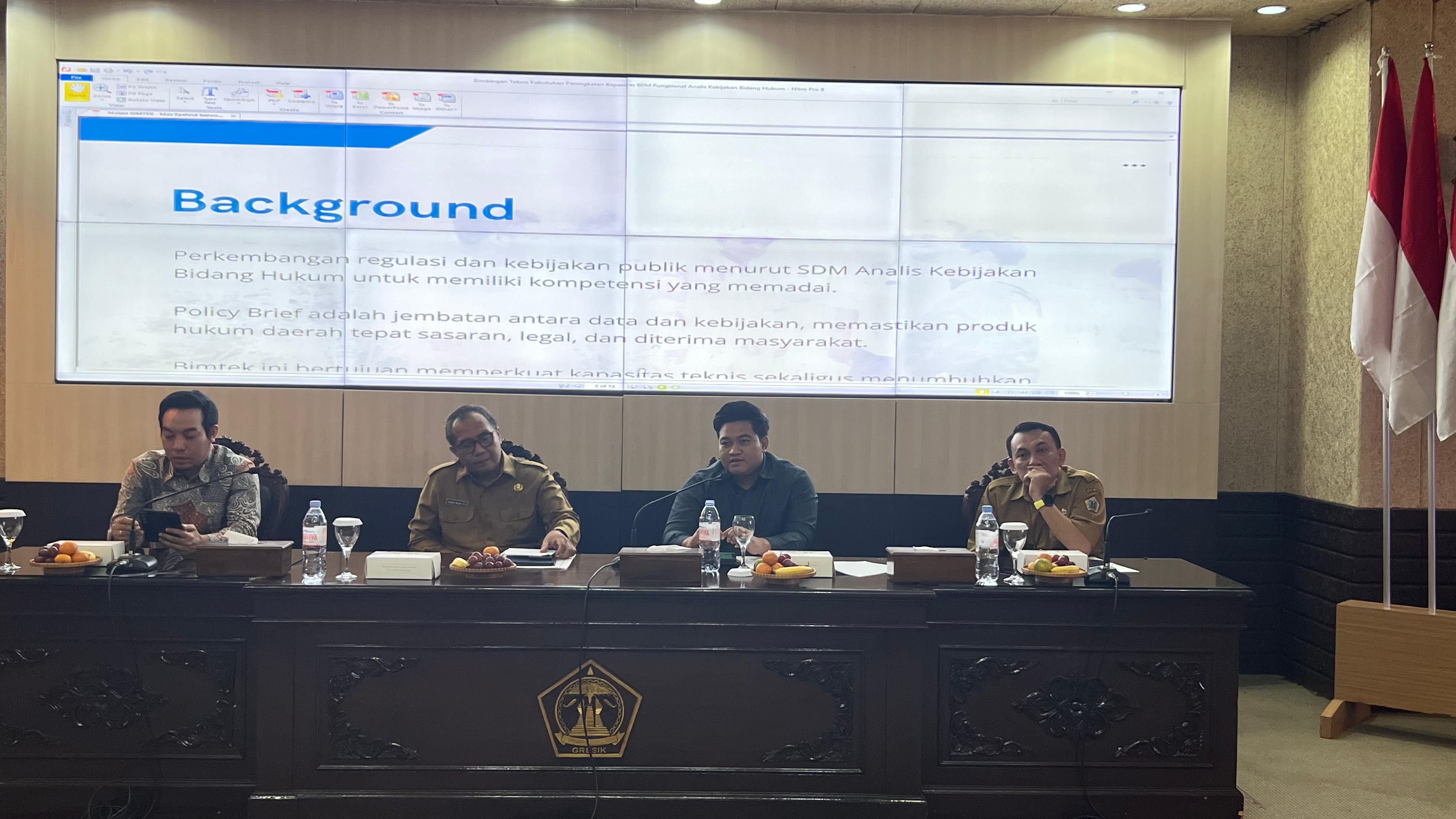 BIMTEK : Sekda Kabupaten Gresik, Achmad Wachil Miftahul Rahman saat menggelar bimtek dengan OPD Gresik
