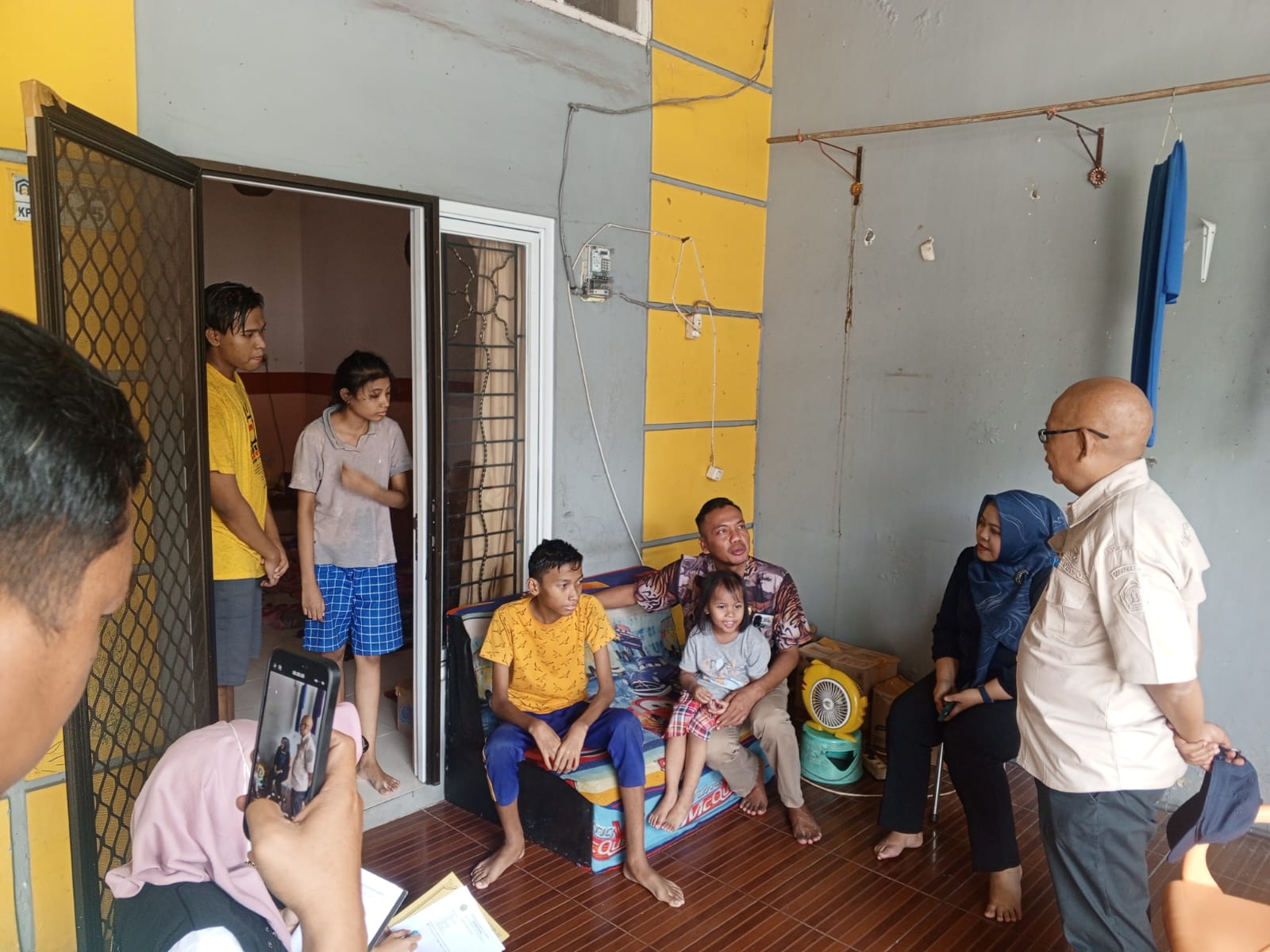 BERSAUDARA : Lima bersaudara yang langsung dalam pengawasan Pemkab Gresik dan berada di rumah aman