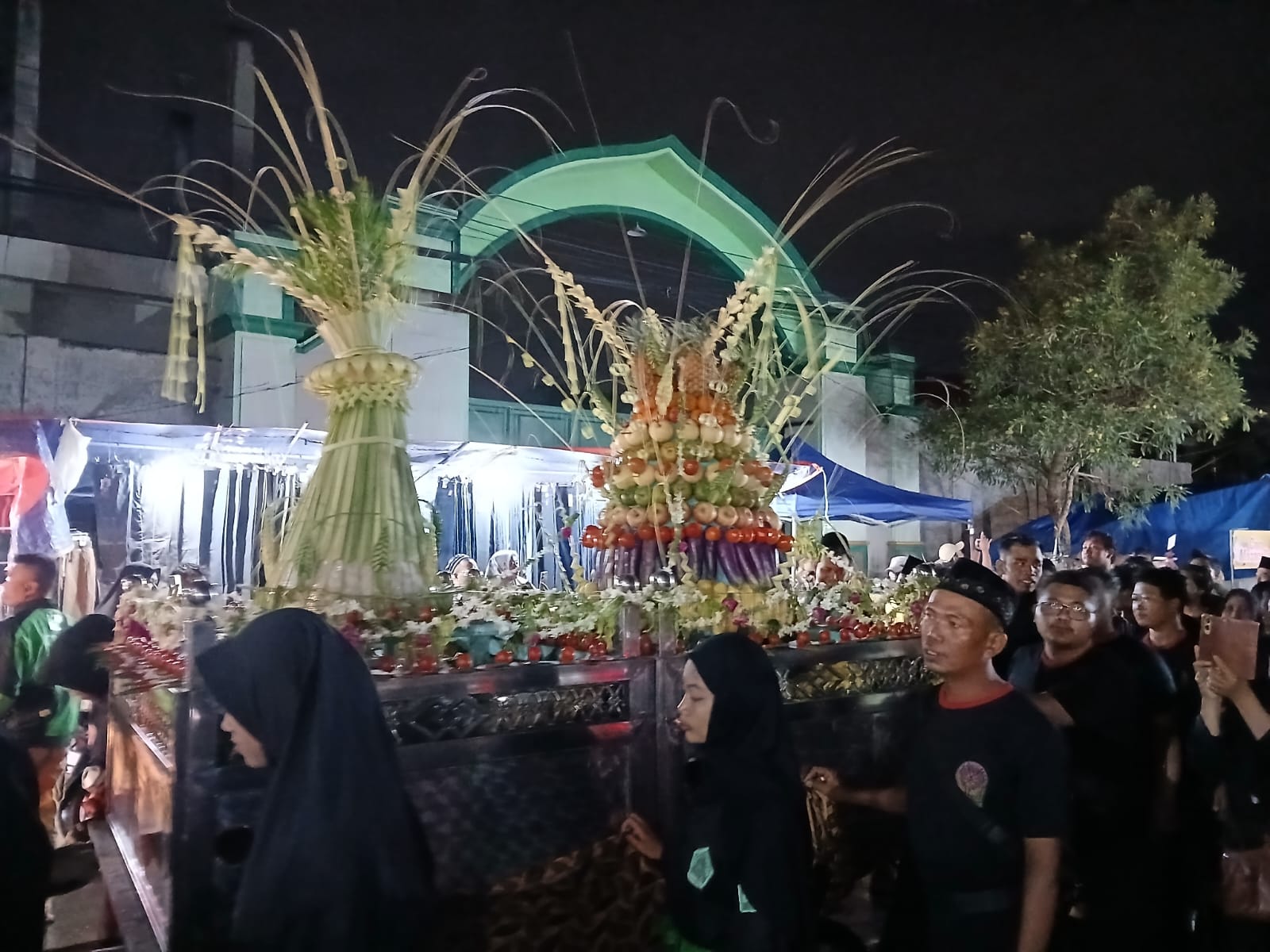 DIARAK : Tradisi tumpeng Rebo Wekasan diarak sejauh satu kilometers
