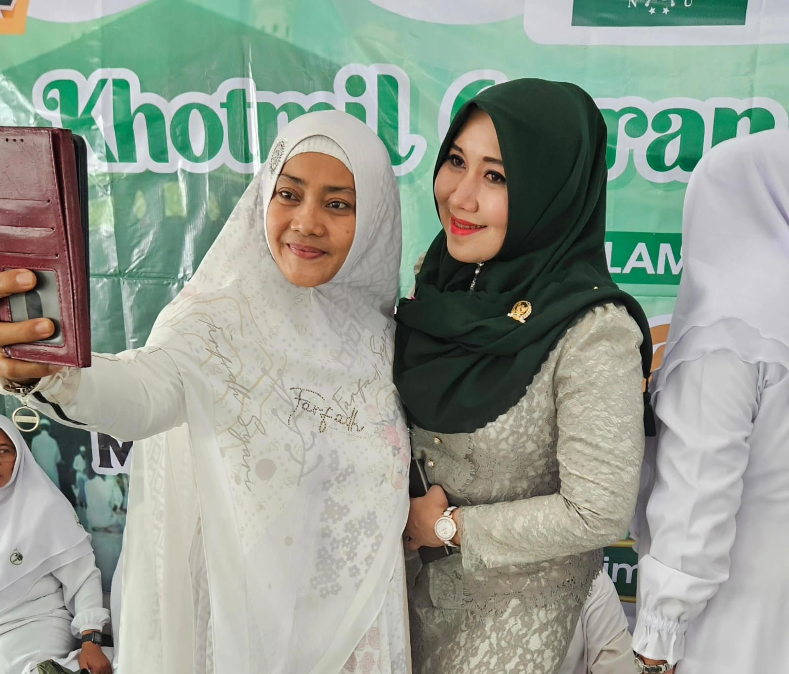 Senator Lia Isthifhama selalu bersahaja dengan tampil menawan dalam berbagai acara.
