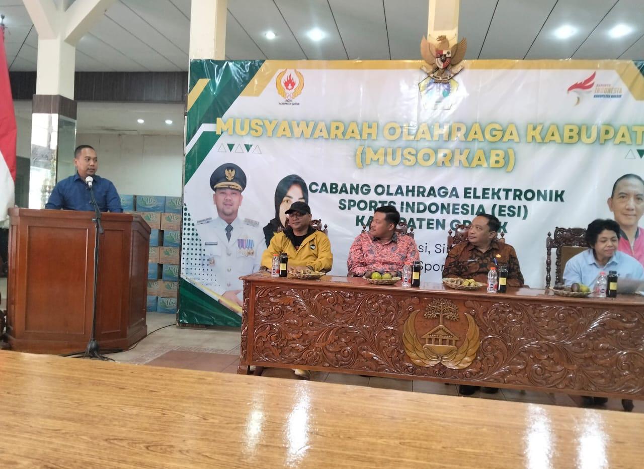 SUASANA :&nbsp; Asisten Sekab, Wakil Ketua KONI, Plt Ketua ESI Gresik, Kabid Organisasi ESI Jatim