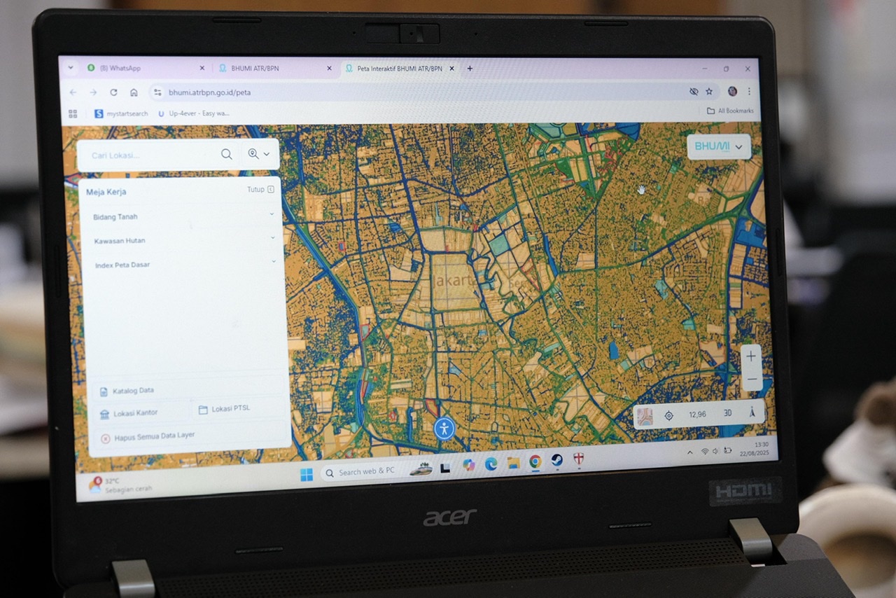 Aplikasi Bhumi memudahkan masyarakat memantau peta pertanahan Indonesia dengan fitur interaktif dan data geospasial yang terbuka.
