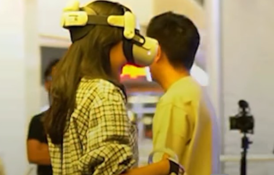 Lamaran viral lewat game VR
