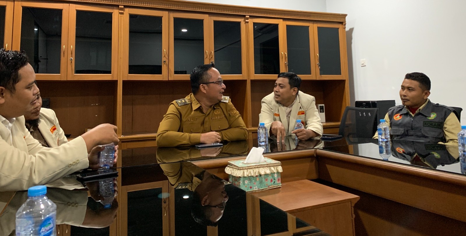Wakil Bupati Gresik, dr. Asluchul Alif saat menerima audiensi Pemuda Muhammadiyah Gresik.