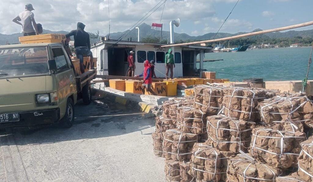 BELUM DITEMUKAN : KLM Ayta CK2&nbsp; Hilang Kontak Saat Perjalanan Menuju Pelabuhan Sedayu Lawas Brondong Lamongan.