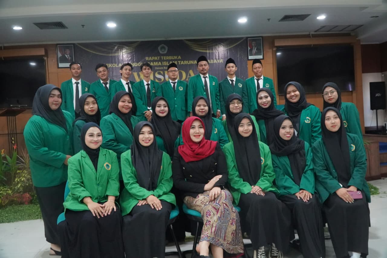 Lia istifhama bersama Paduan Suara STAI Taruna Surabaya