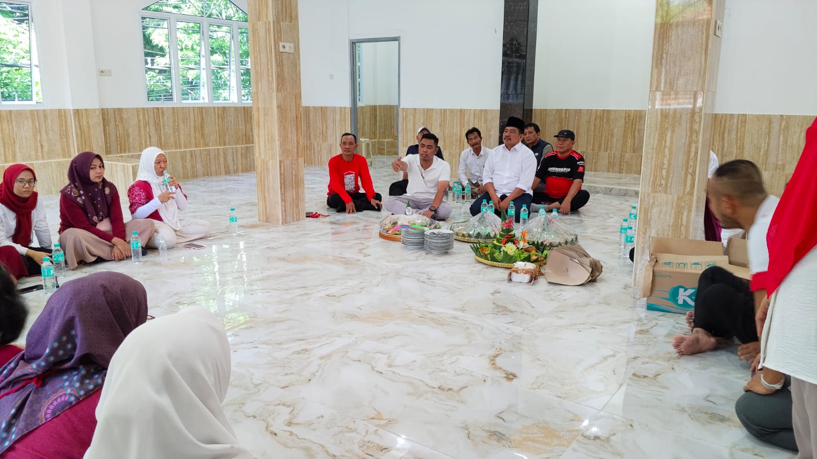 Potong Tumpeng : UPT SMP Negeri 1 Gresik meresmikan musala sebagai sarana beribadah siswa, Sabtu (30/8).