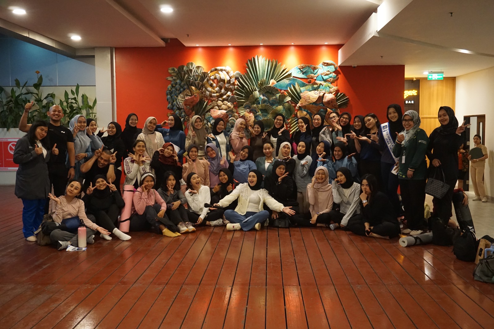 HIDUP SEHAT WANITA MODERN : Lewat Pilates di Aston Gresik, Stesa dan FIT HUB Ajak Wanita Karir Gresik Jaga Kebugaran dan Tampil Modis.
