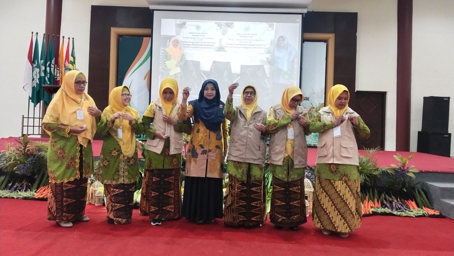 CIPTAKAN LINGKUNGAN BERSIH DAN SEHAT : 2 AGUSTUS launching program Gerakan Aisyiyah Pilah Sampah (KAPAS) di acara Puncak Milad ke-108 Aisyiyah pada Sabtu (2/8).