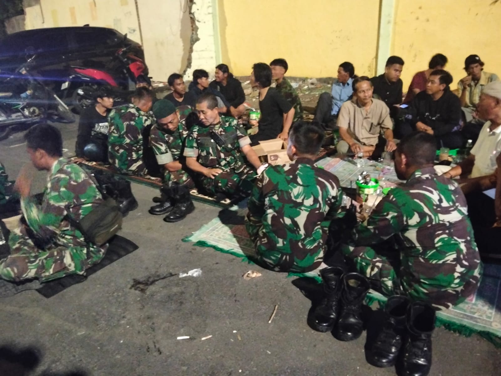 TNI dan Warga Jawa Timur Guyub Jaga Kondusifitas.