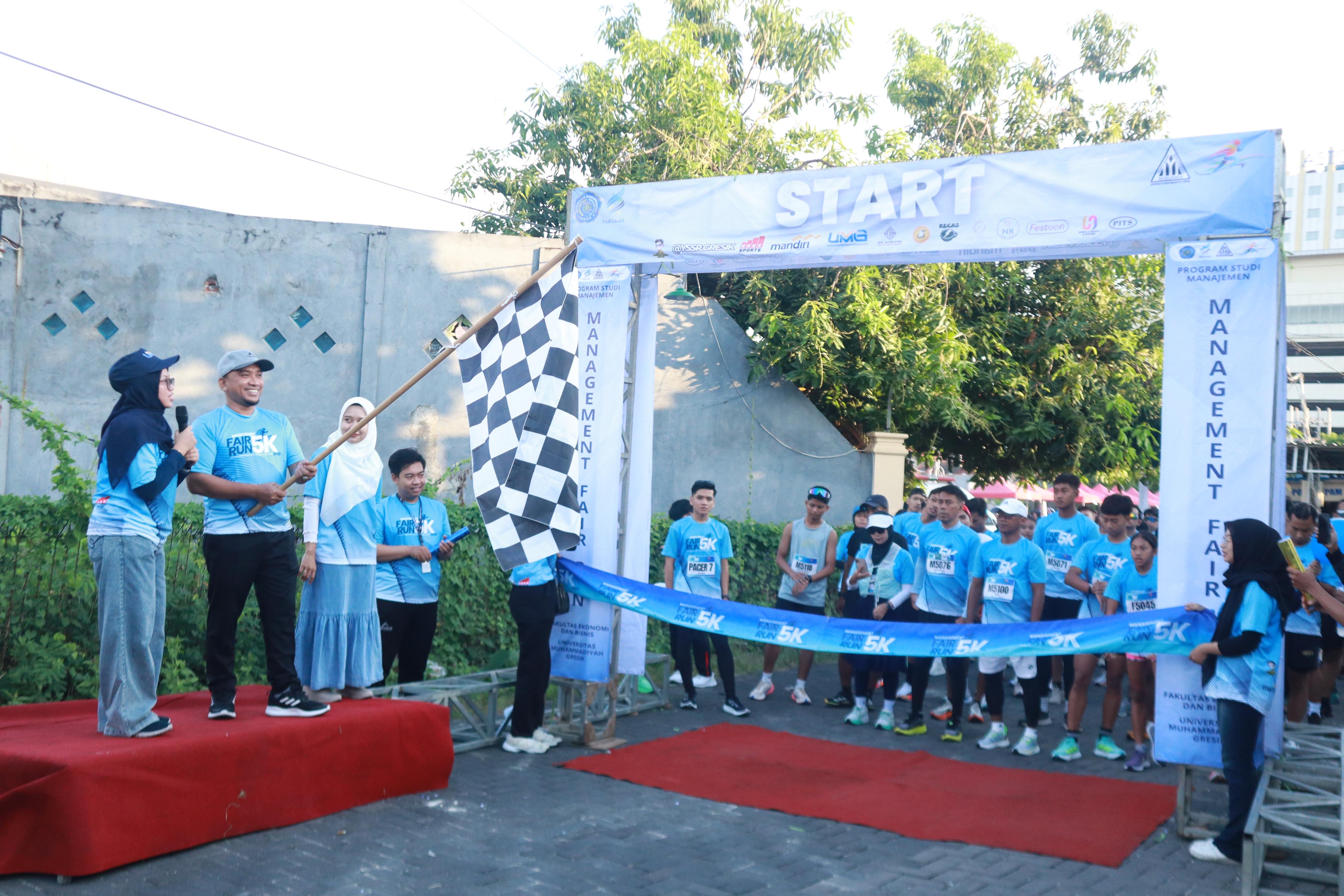 KOMPAK DAN SPORTIVITAS : Ratusan pelari memadati Lapangan  UMG untuk memeriahkan Dies Natalis HMM ke-26.