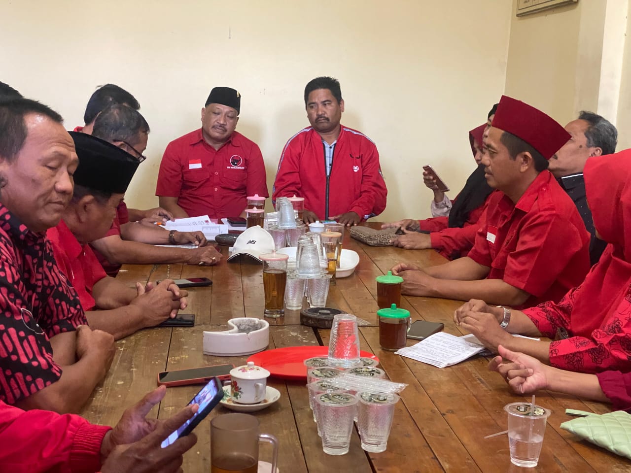 MENJELANG : Rapat pleno menjelang pelaksanaan Konferensi Cabang (Konfercab) DPC PDIP Gresik.