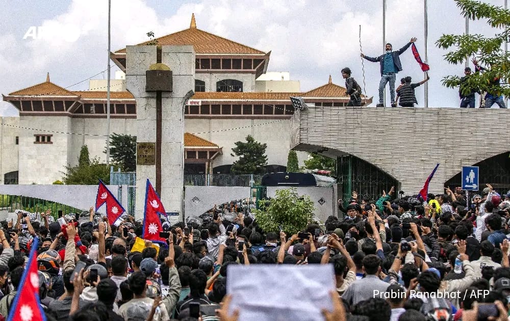 Demonstrasi besar-besaran melanda Nepal dan menyebabkan korban nyawa.