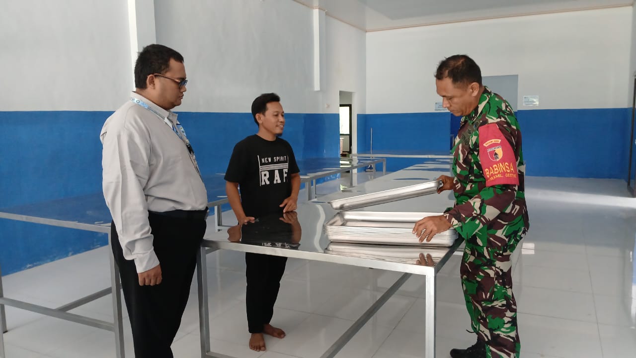 SURVEY - Babinsa Koramil 0817/10 Benjeng memantau persiapan SPPG.