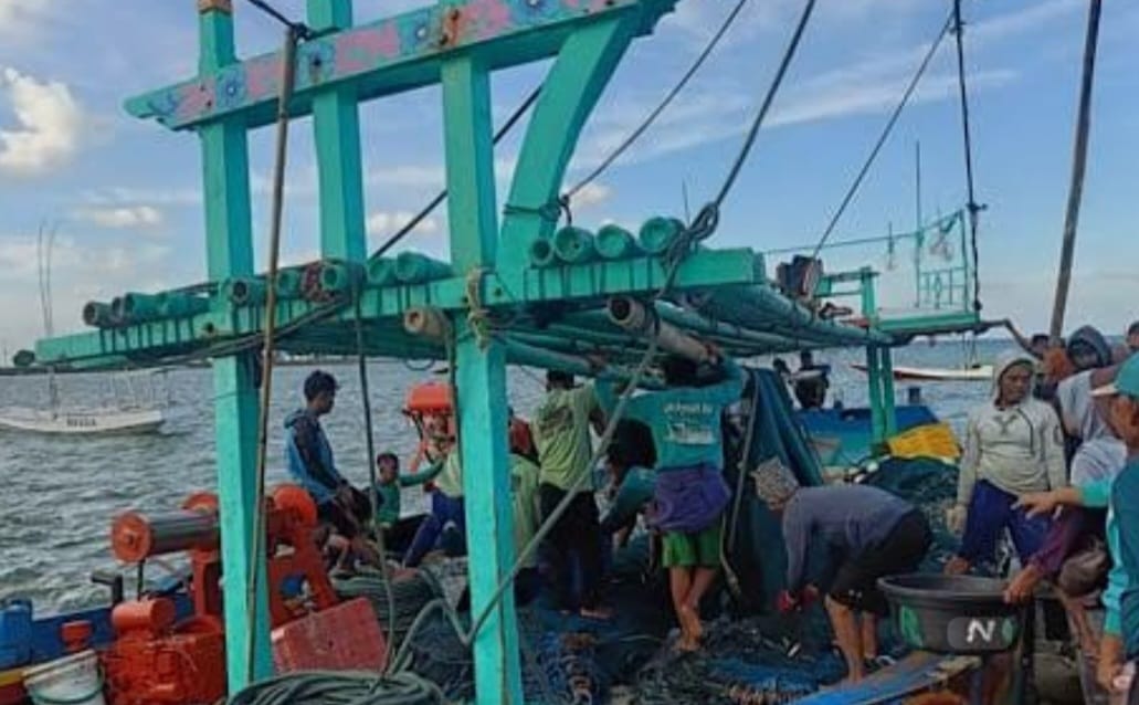 PERIKANAN : Para nelayan Bawean yang sedang tangkap ikan di laut. &nbsp;
