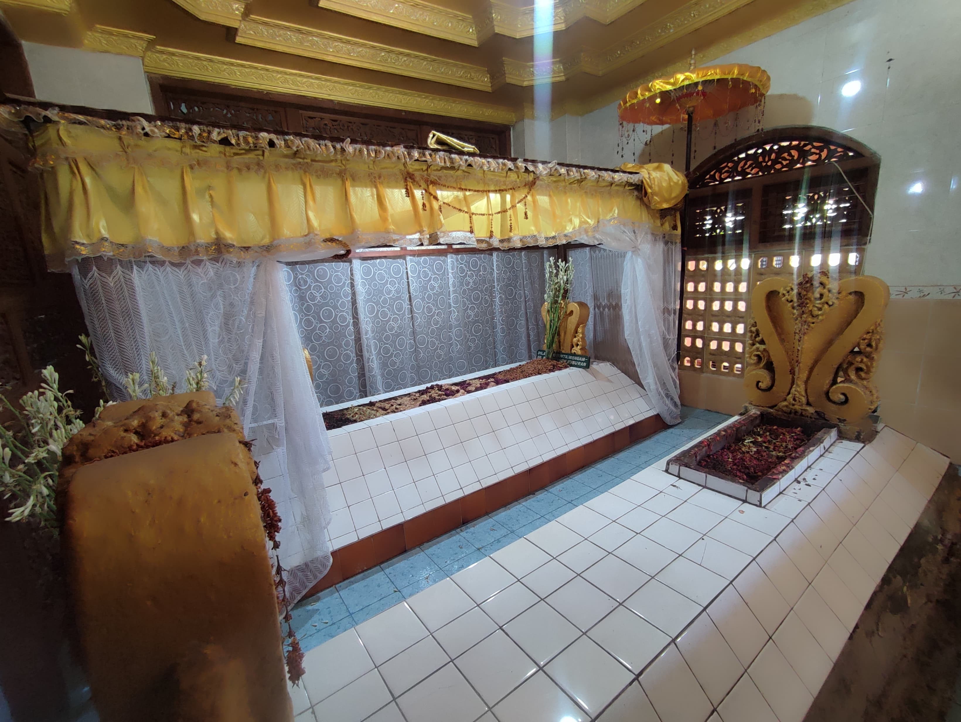 Suasana malam nyai Ageng Pinatih di Kelurahan Kebungson gresik.