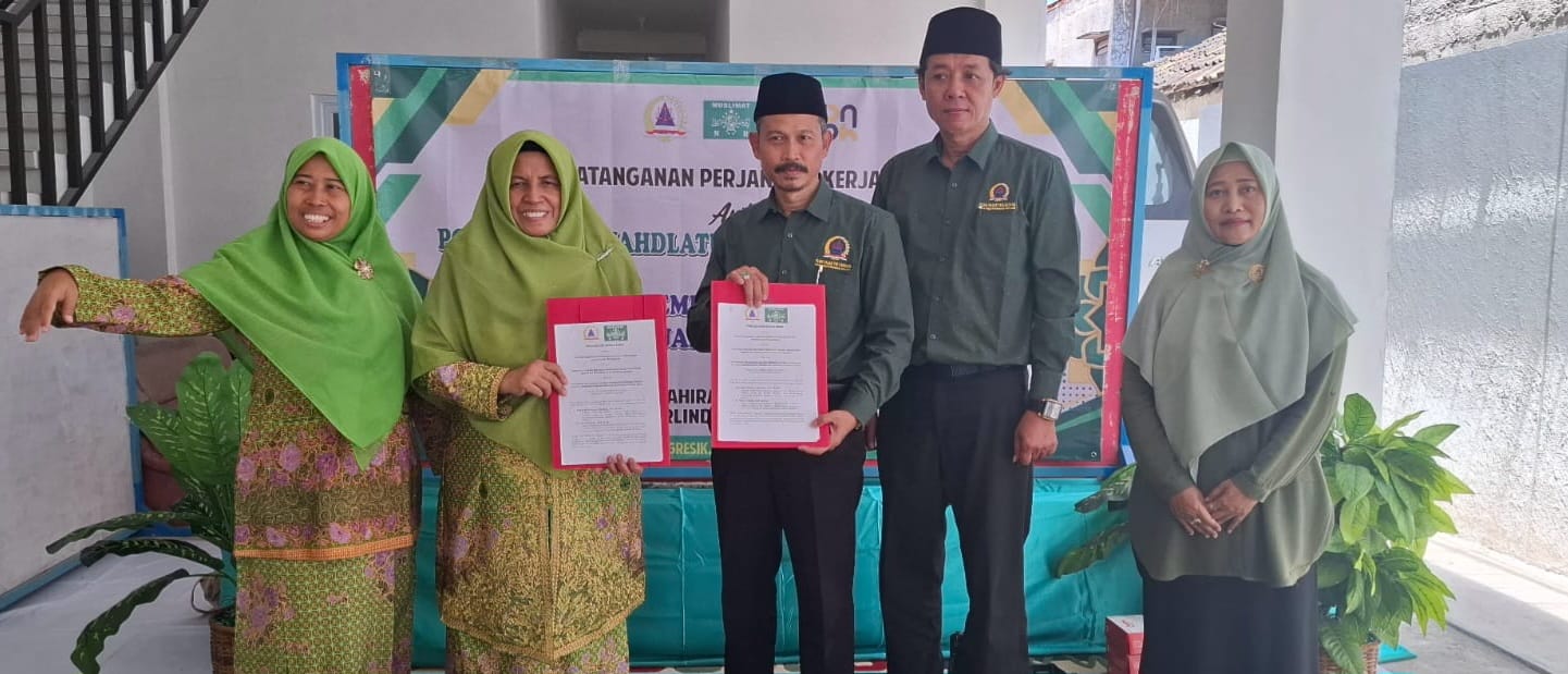 POSBAKUM : Pimpinan cabang muslimat NU bersama YLBH mendirikan posbakum di Gresik