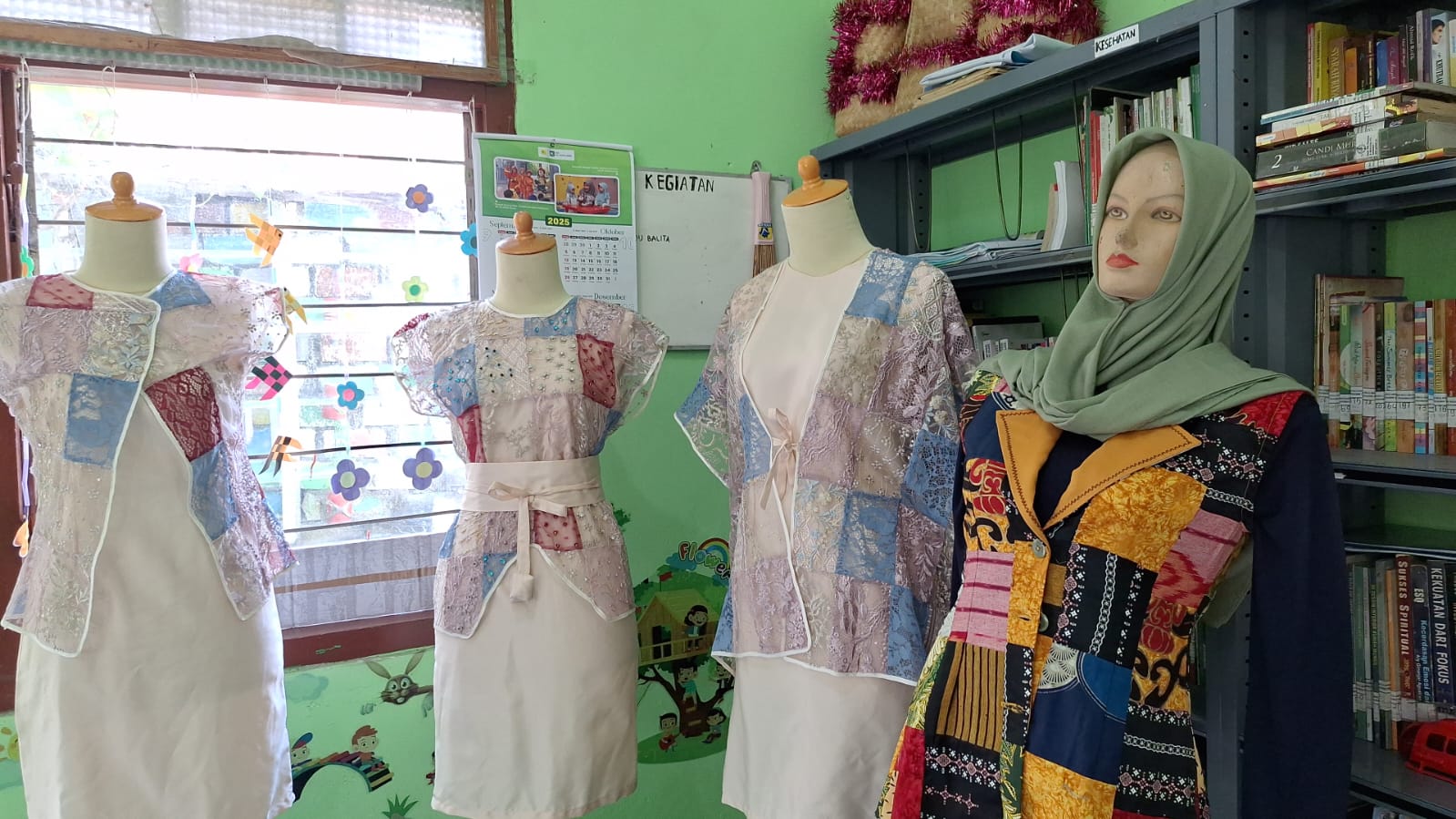 ELEGAN : Hasil pengrajin limbah kain perca dengan berbagai motif sehingga kelihatan elegan.