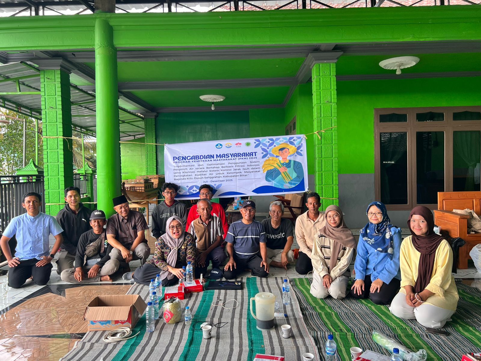 PENGABDIAN MASYARAKAT: Universitas Internasional Semen Indonesia (UISI) melalui Lembaga Penelitian dan Pengabdian kepada Masyarakat (LPPM) resmi menyerahkan hasil PKM di Blitar