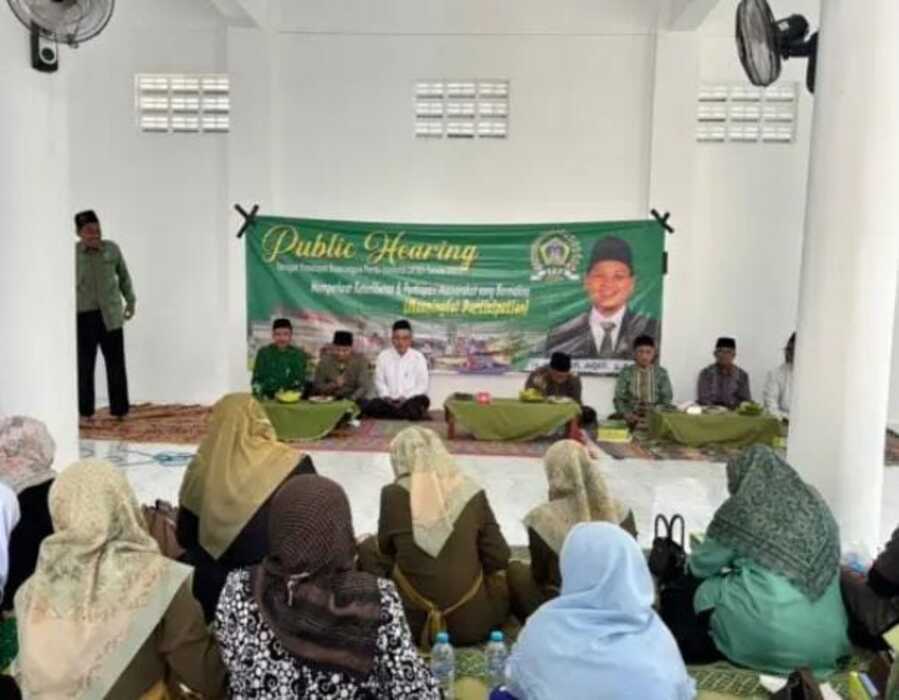 HEARING : Anggota DPRD Gresik Husnul Aqib menggelar public hearing bersama Pergunu Dukun Gresik.