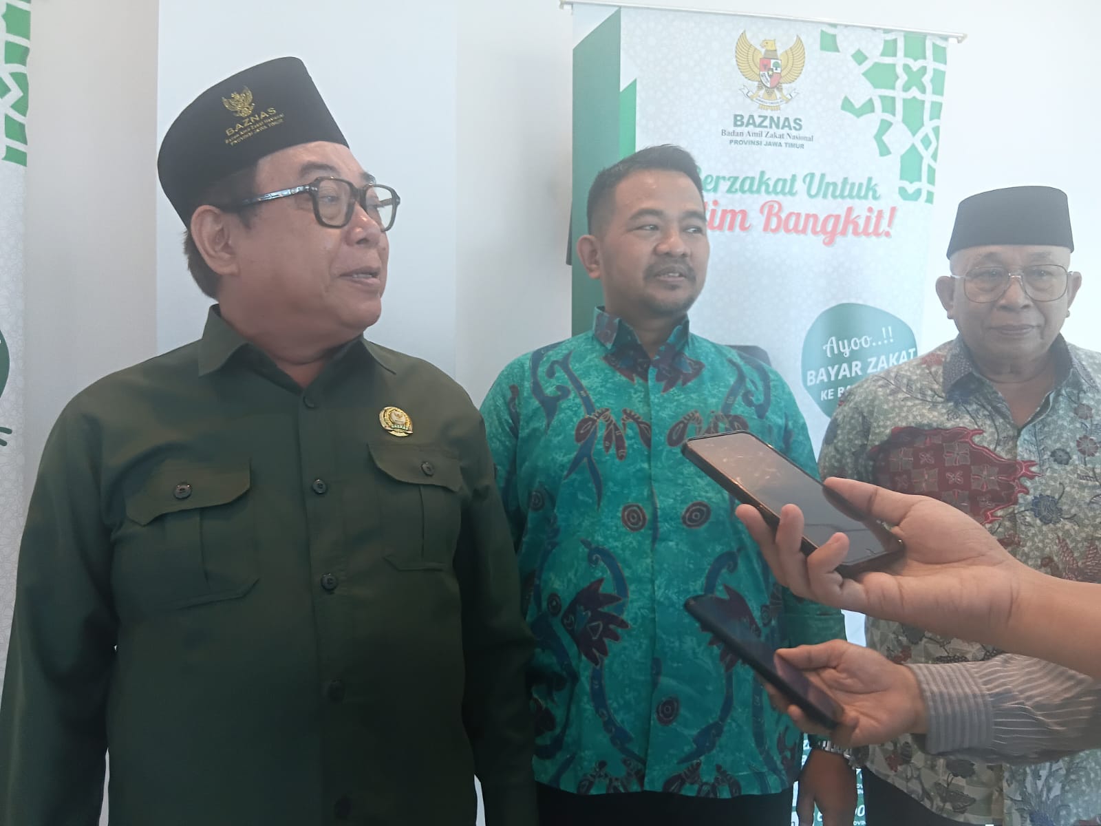 MEMAPARKAN : Ketua Baznas Provinsi Jatim, Prof. Dr. KH. Ali Maschan Moesa saat memaparkan bimtek SOP Baznas se-Jqwa Timur.